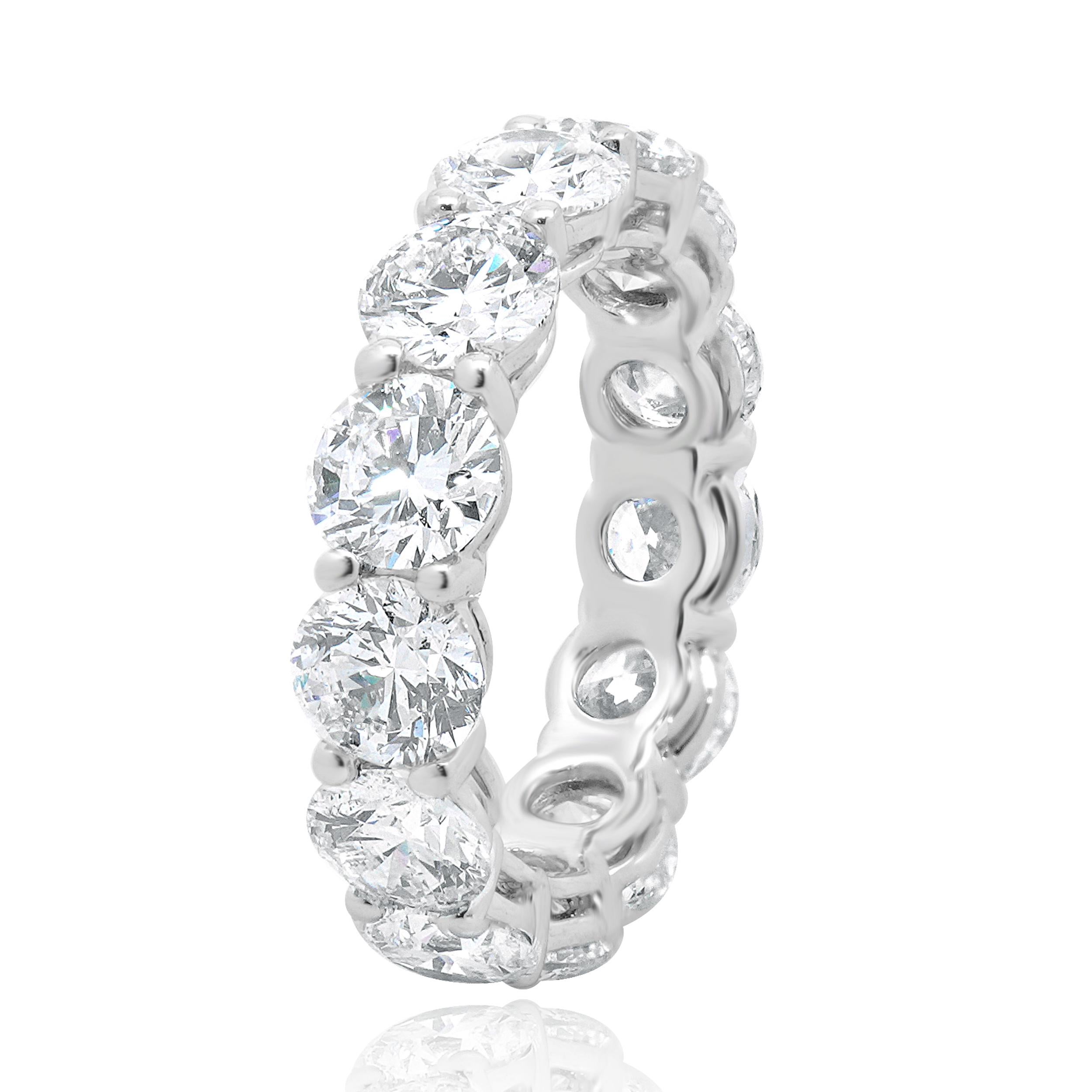 Designer: personalizzato
Materiale: oro bianco 18 carati
Diamante: 13 tagli tondi a brillante = 6.67cttw
Colore: G / H / I
Chiarezza: VS-SI1
Misura dell'anello: 6.5 (si prega di prevedere due giorni di spedizione in più per le richieste di