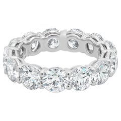 Alianza de oro blanco de 18 quilates con diamante redondo talla brillante