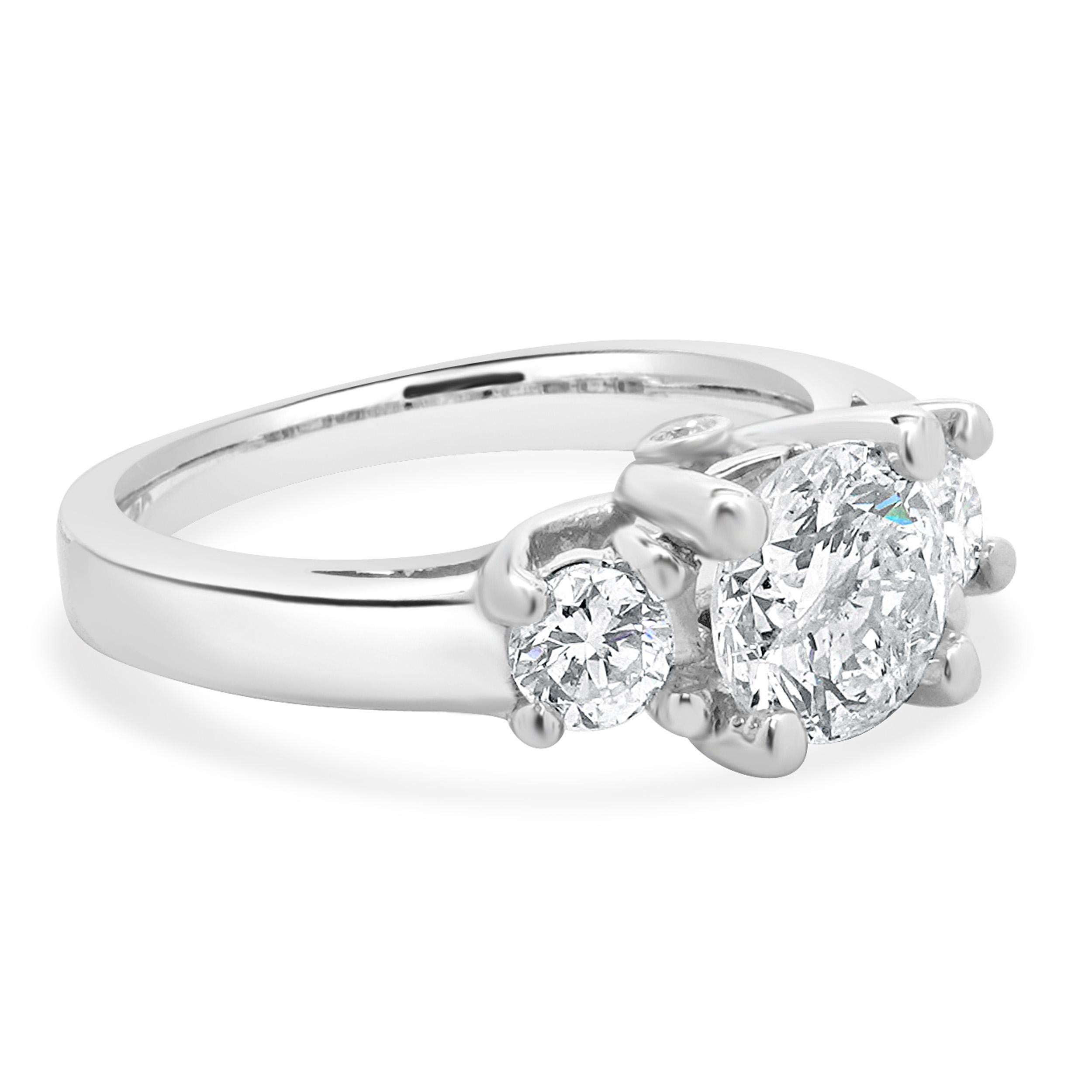 Women's 18 Karat White Gold Round Cut Diamond Engagement Ring For Sale