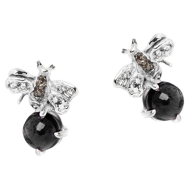 Clous d'oreilles en or blanc 18 carats avec onyx de taille ronde et diamants noirs et blancs 0,16 carat en vente