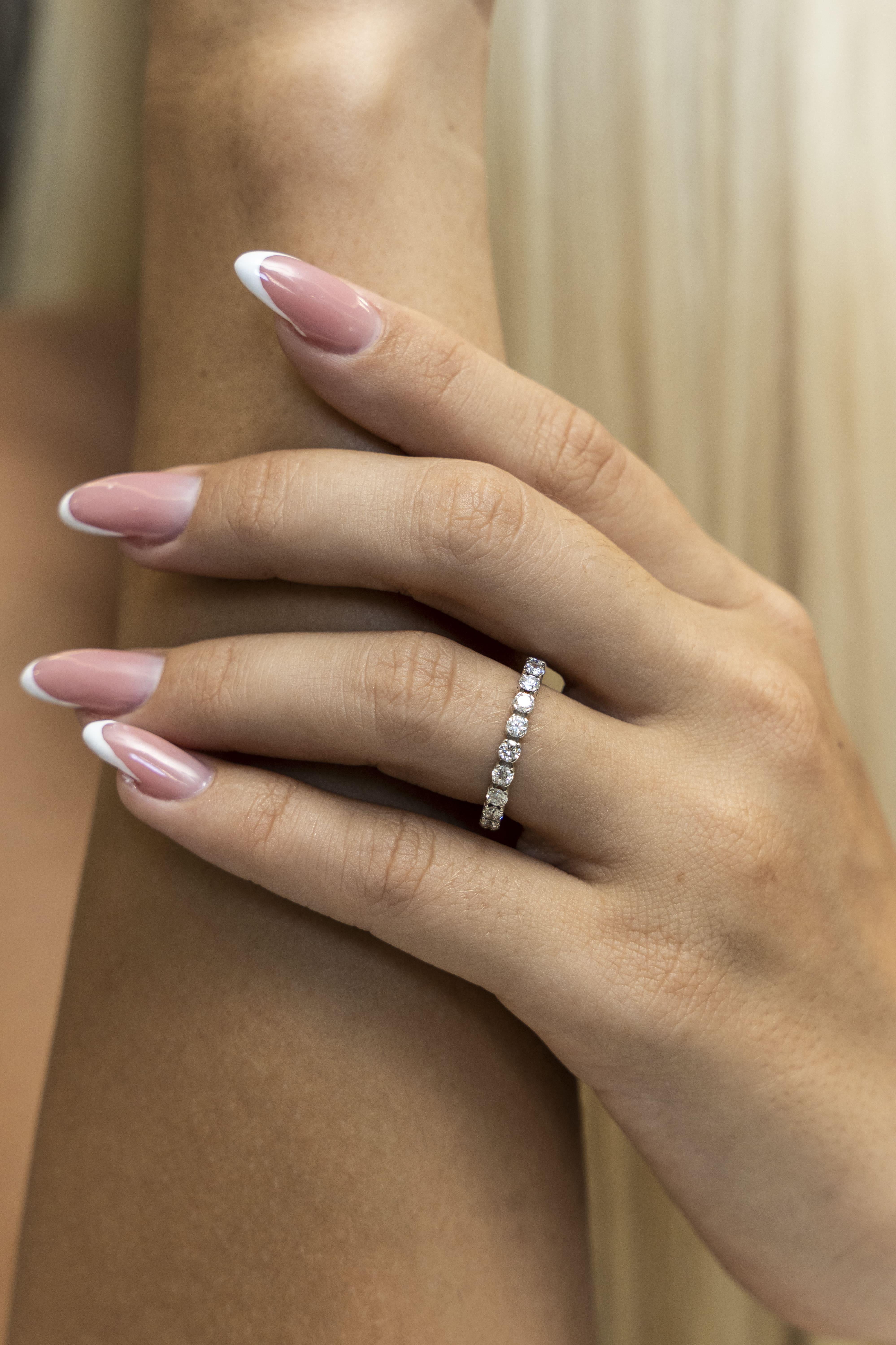Contemporary 18 Karat White Gold Round Diamond ANNIVERSARY Ring For Sale