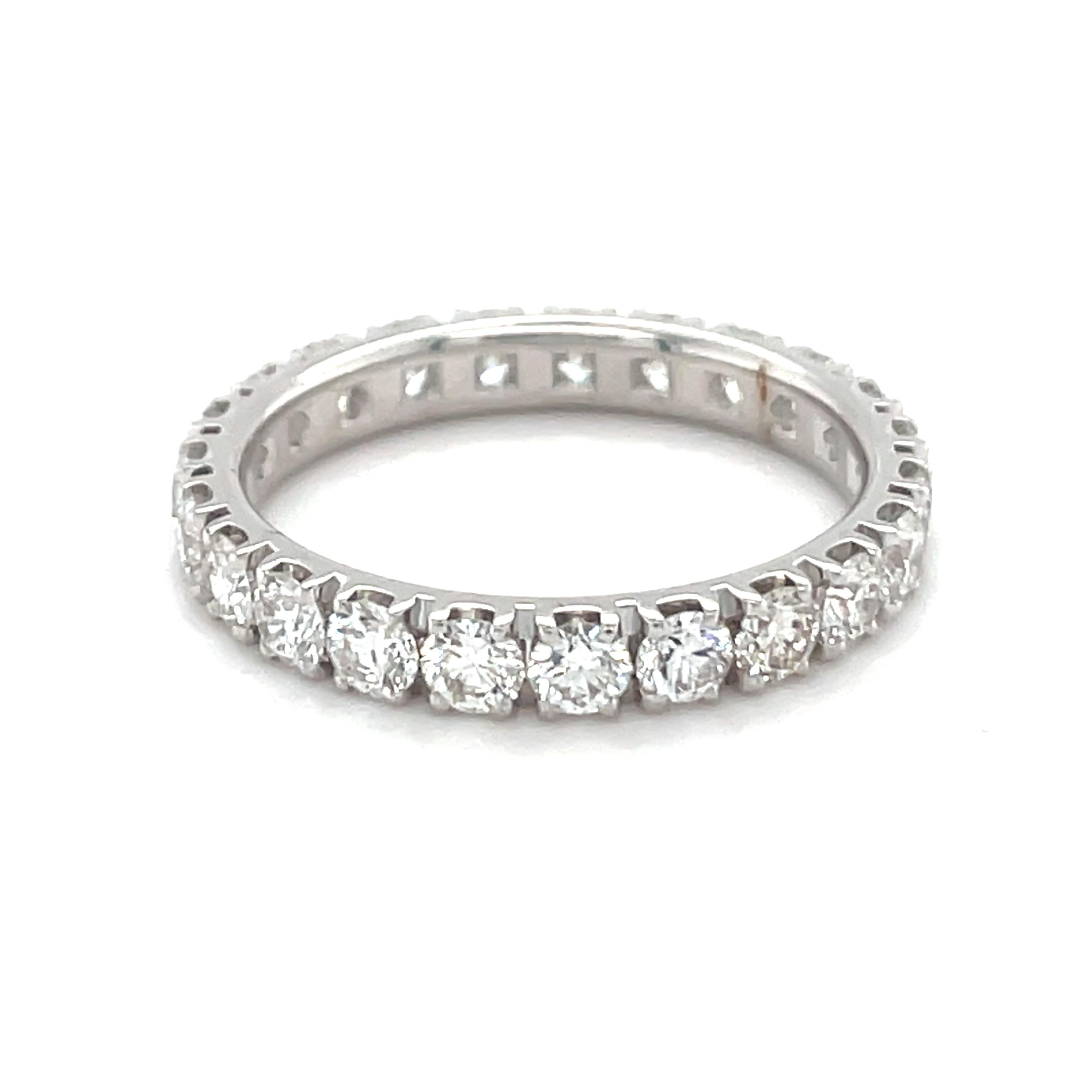 18 Karat White Gold Round Diamond Band Ring In New Condition For Sale In Monte-Carlo, MC