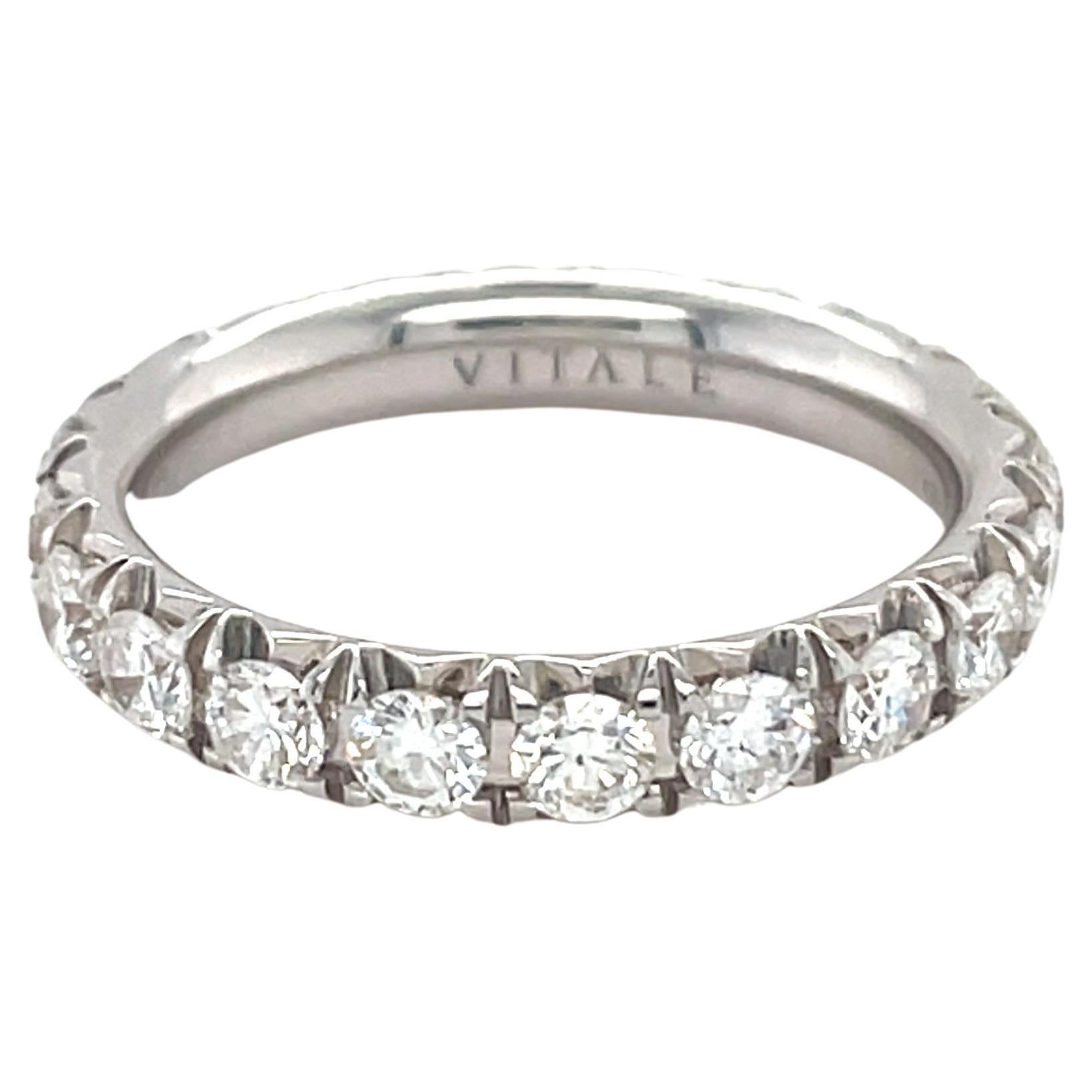Anillo de oro blanco de 18 quilates con diamante redondo