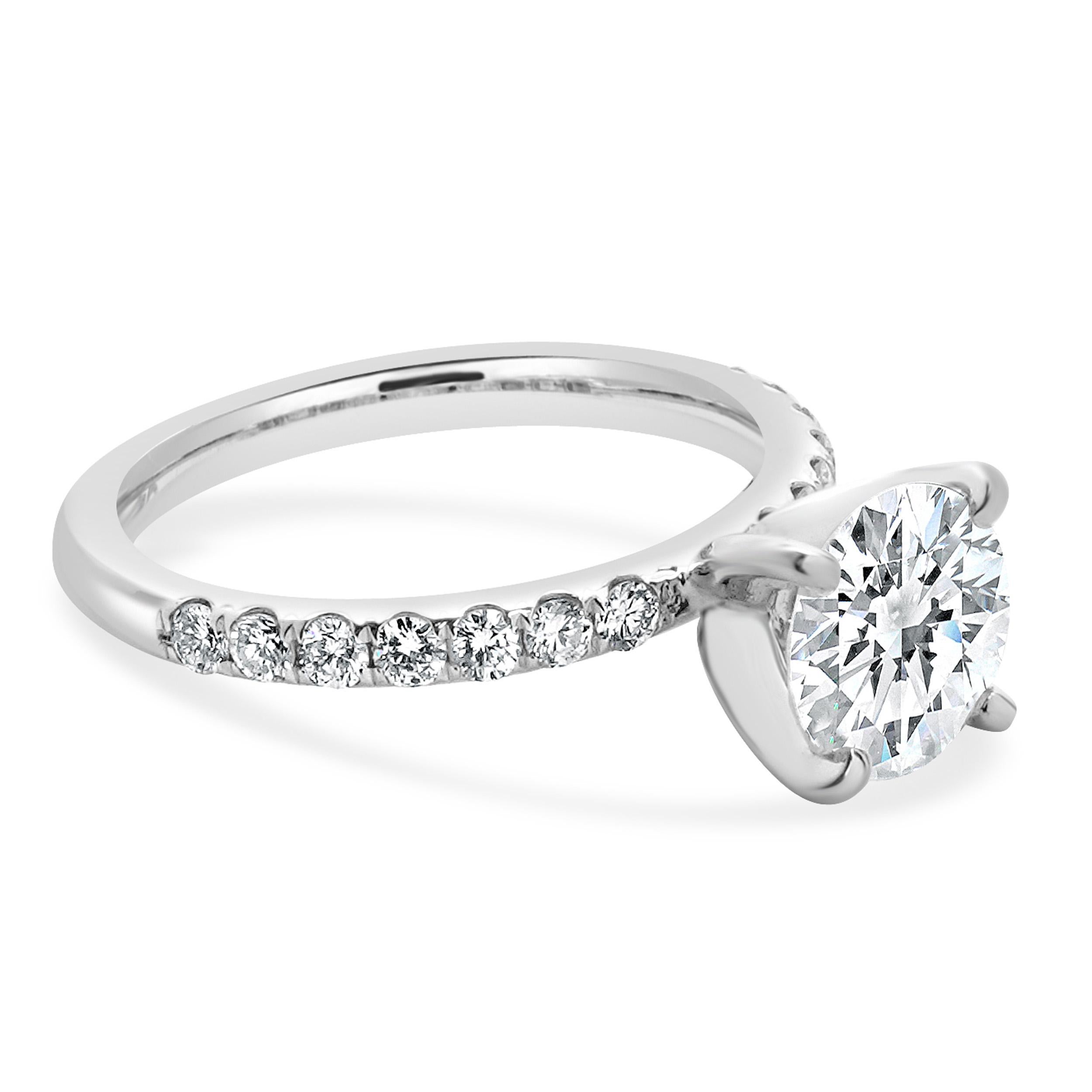 Round Cut 18 Karat White Gold Round Diamond Engagement Ring For Sale