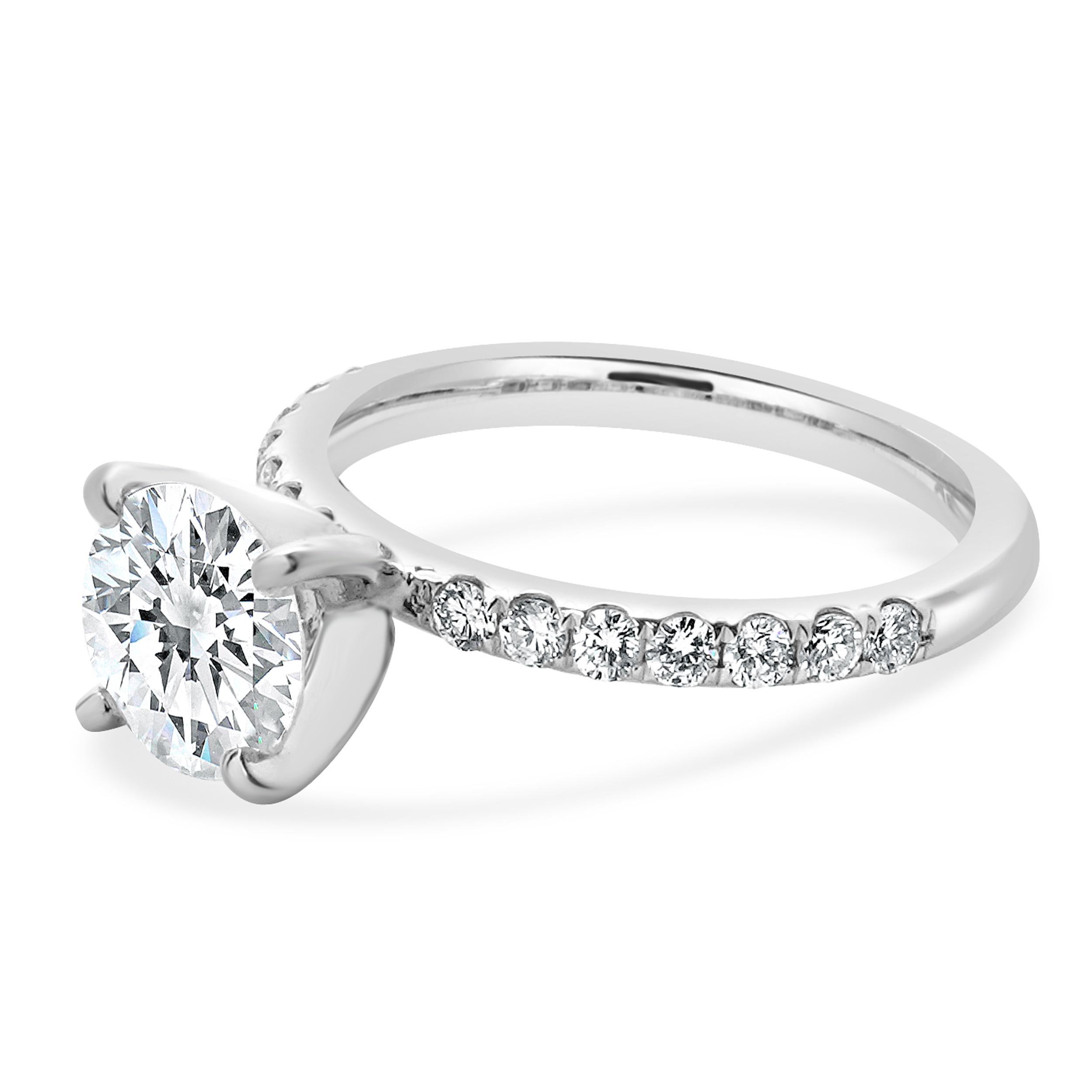18 Karat White Gold Round Diamond Engagement Ring In Excellent Condition For Sale In Scottsdale, AZ