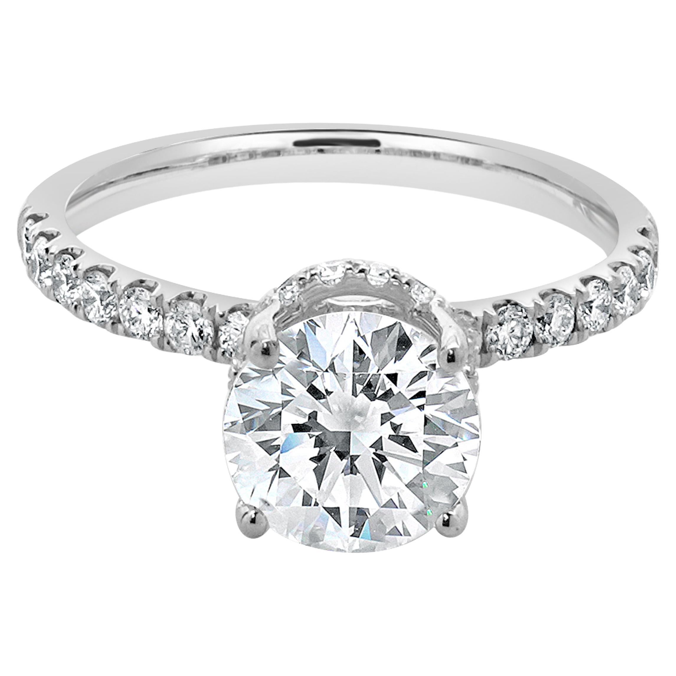 Verlobungsring aus 18 Karat Weißgold mit rundem Diamanten im Angebot