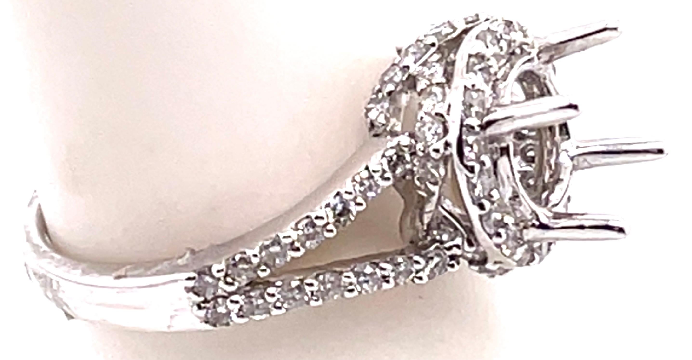 18 Karat Weißgold Runder Verlobungsring mit Diamant Halo und zwei Reihen Ring (Zeitgenössisch) im Angebot