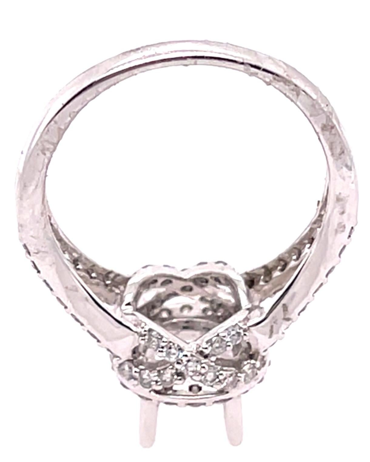 18 Karat Weißgold Runder Verlobungsring mit Diamant Halo und zwei Reihen Ring im Angebot 1