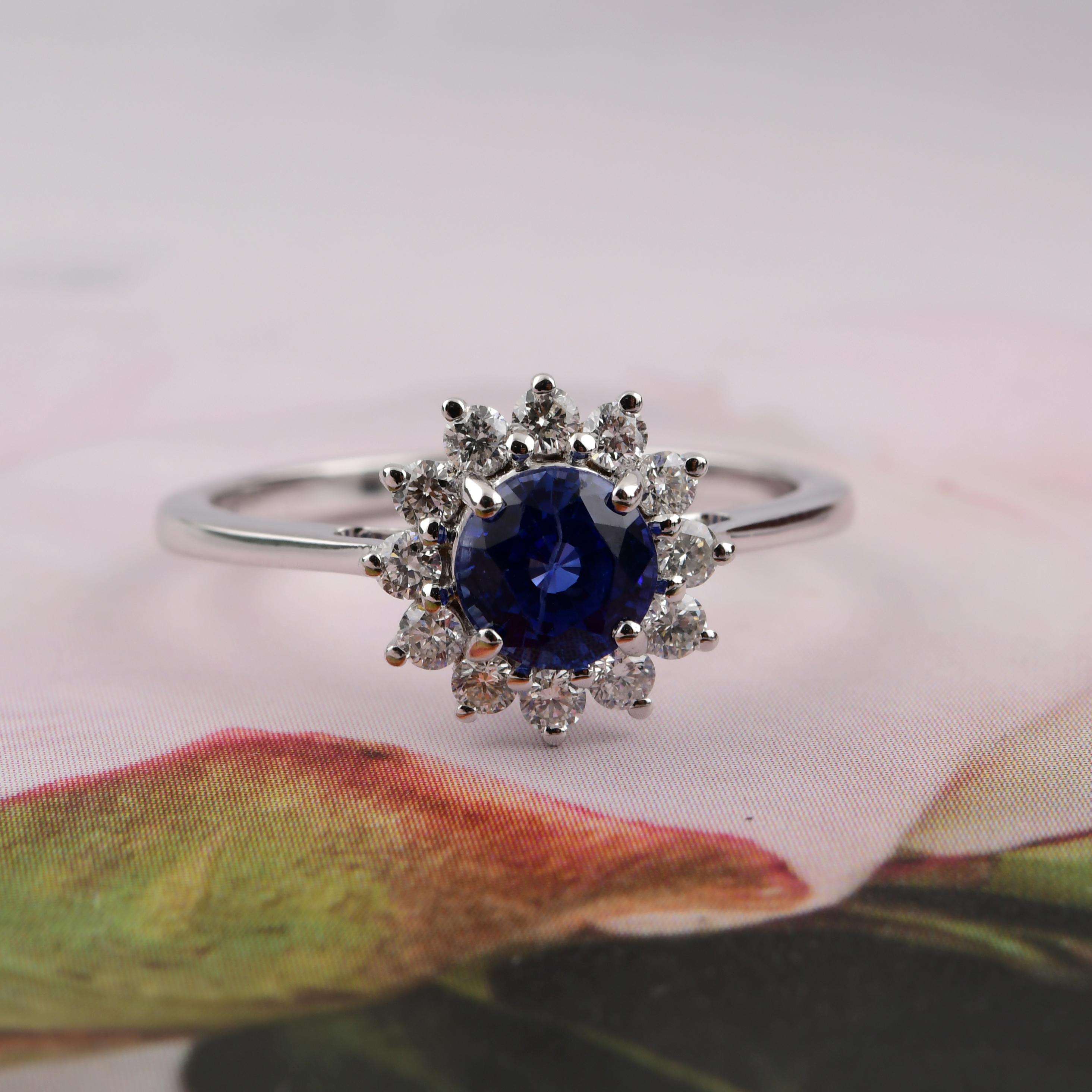 in vendita:  Oro bianco 18 carati Zaffiro rotondo Diamante aureola Anello di fidanzamento a fiore Regalo 4