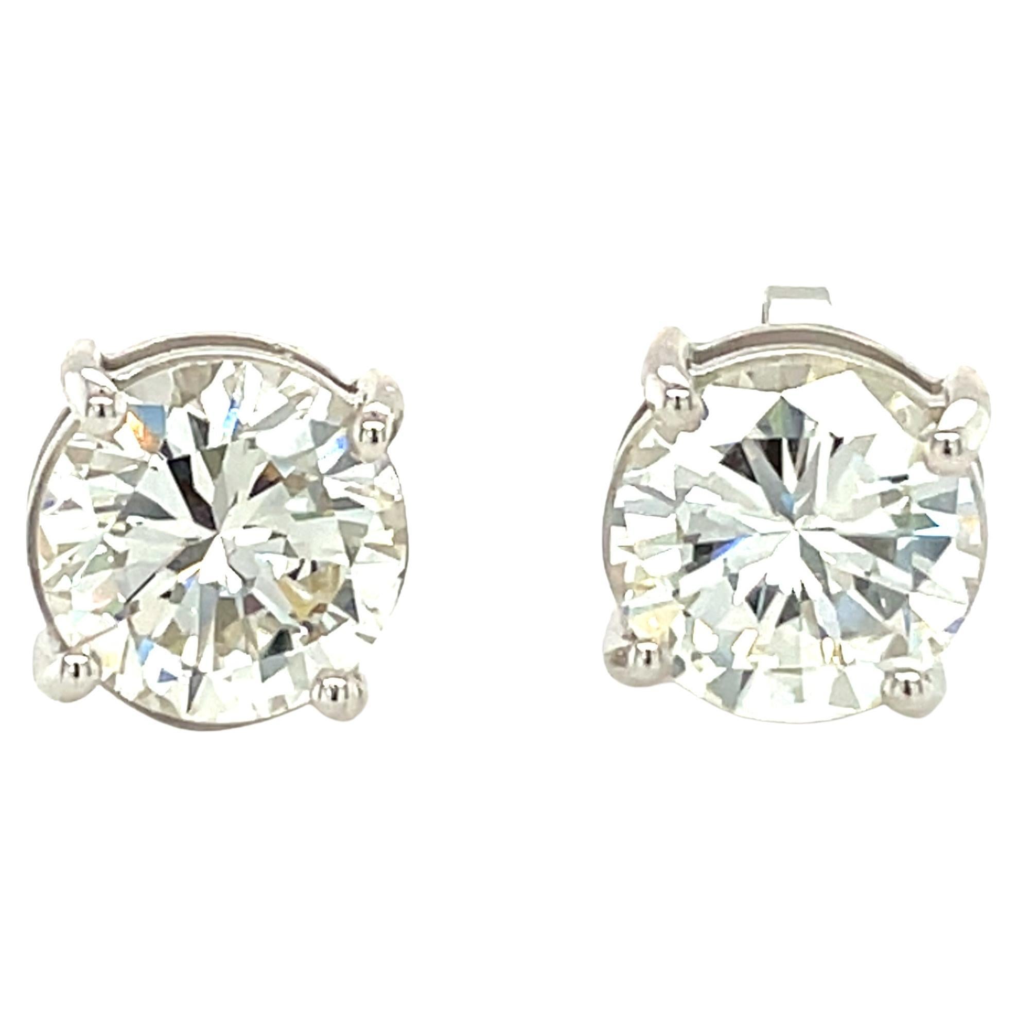 18 Karat White Gold Round White Stud Earrings For Sale at 1stDibs