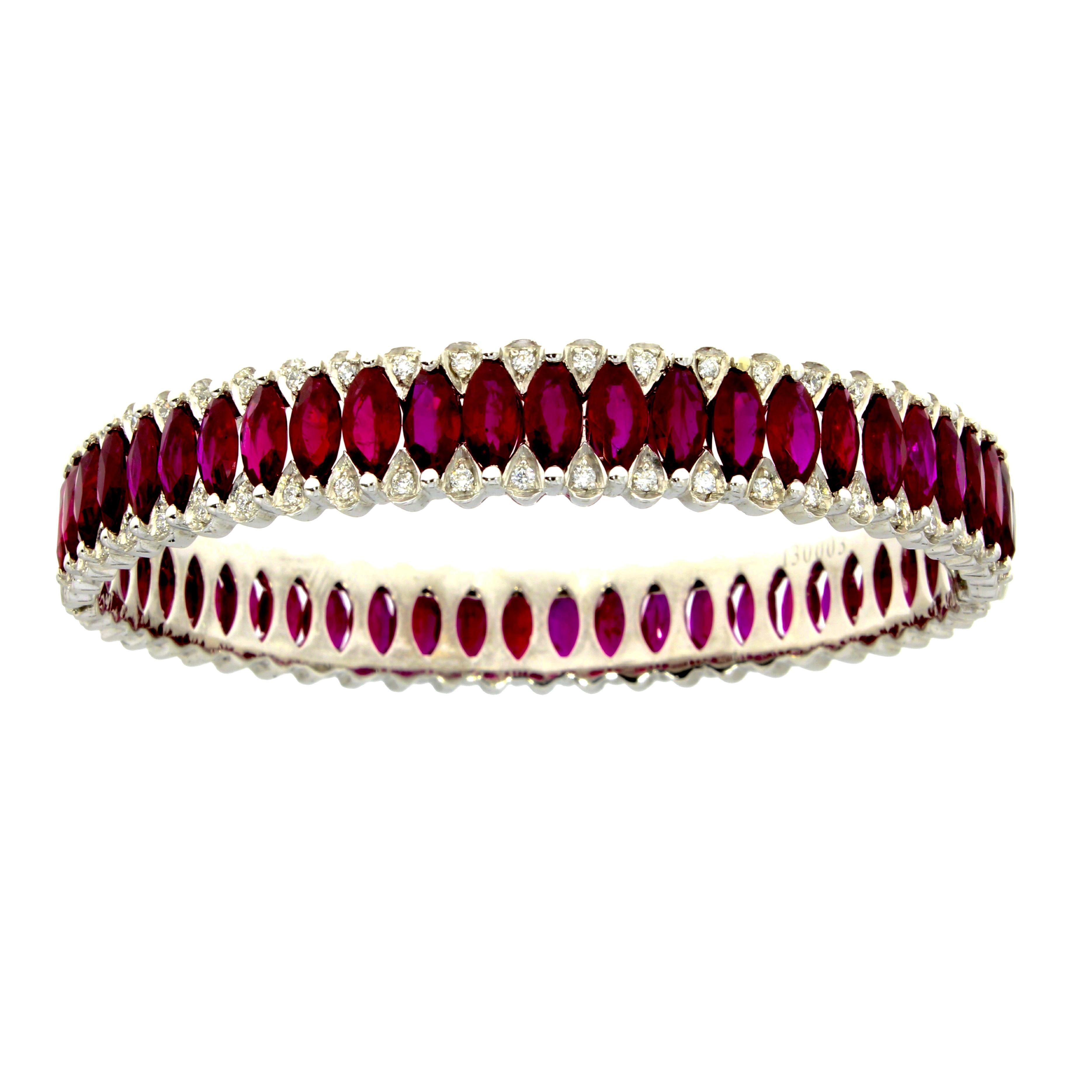 Contemporary 18 Karat White Gold Ruby Amore Eternity Bangle by Niquesa For Sale