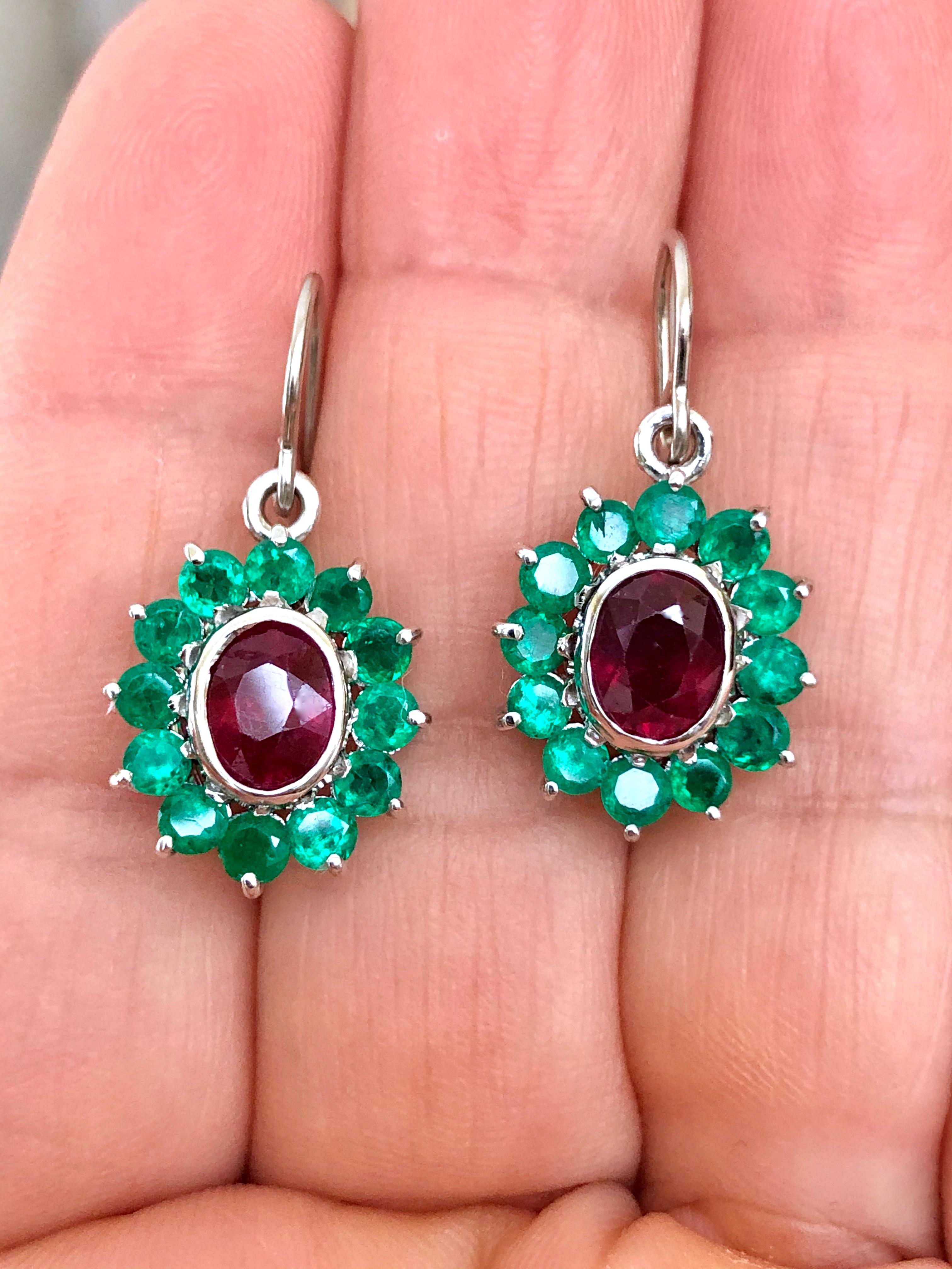 Art Deco 18 Karat White Gold Ruby and Colombian Emerald Dangle Earrings For Sale