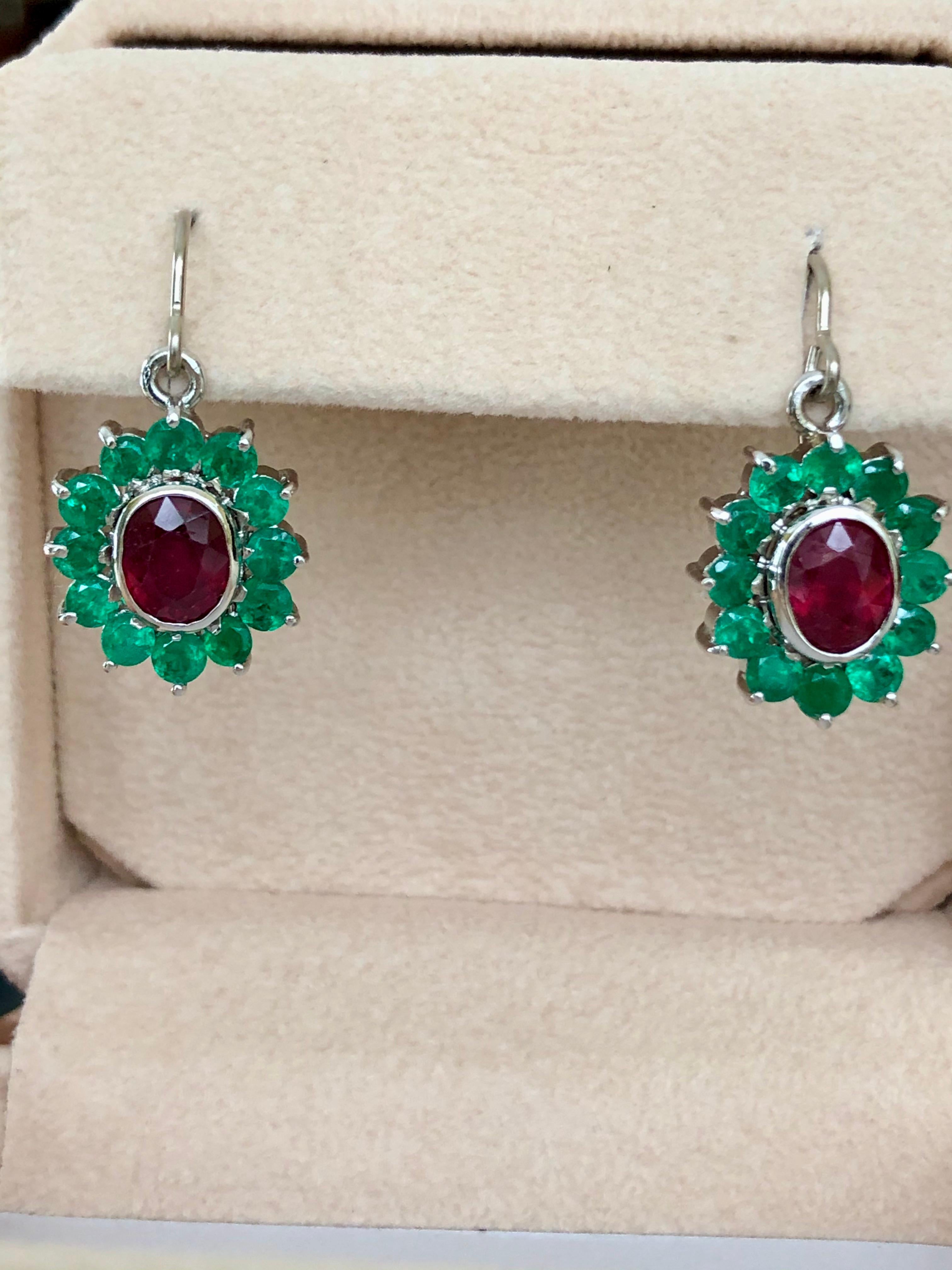 18 Karat White Gold Ruby and Colombian Emerald Dangle Earrings For Sale 1
