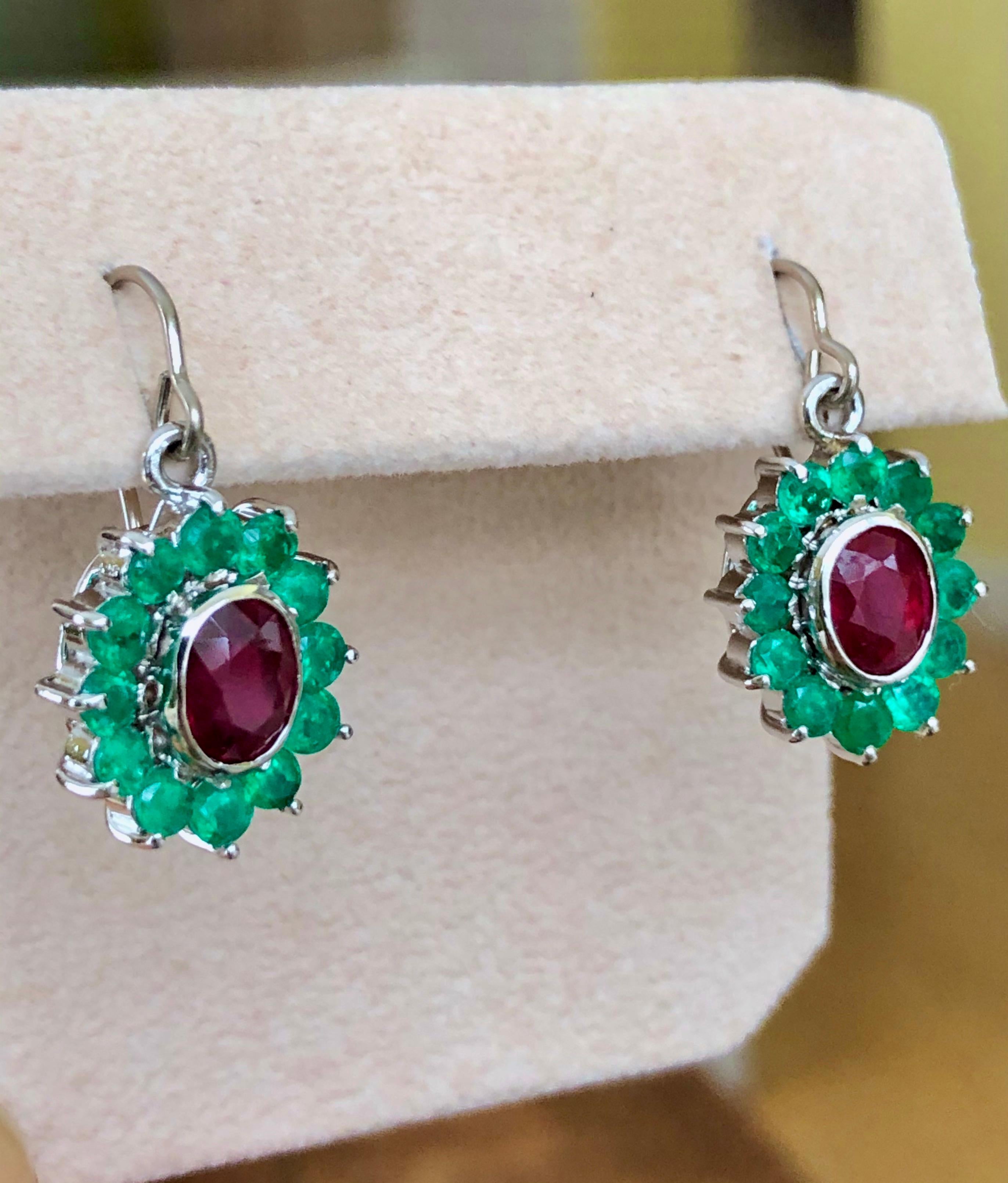 18 Karat White Gold Ruby and Colombian Emerald Dangle Earrings For Sale 3