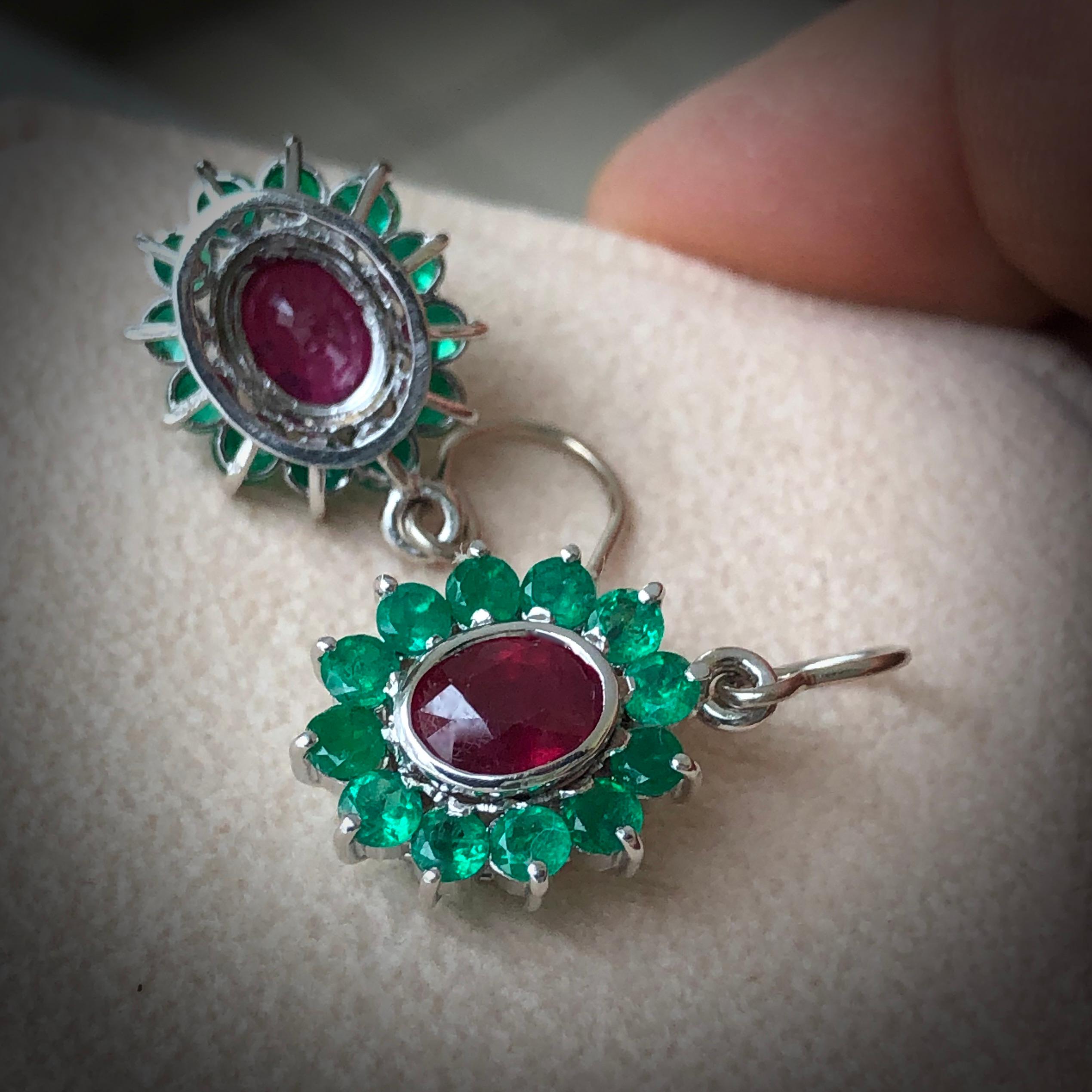 18 Karat White Gold Ruby and Colombian Emerald Dangle Earrings For Sale 6