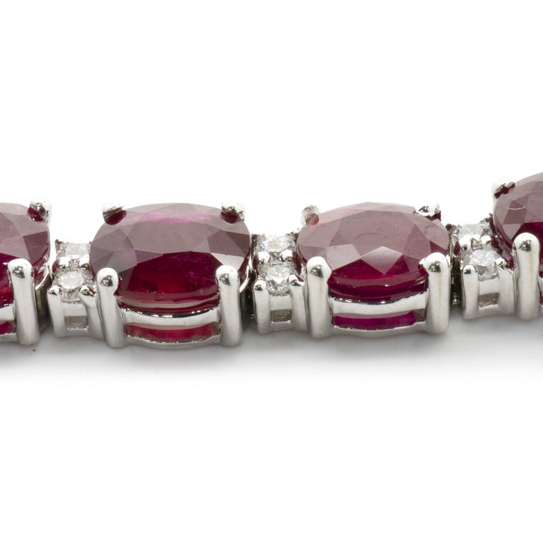 Bracelet Jonc En Or 18 Carats Avec Rubis Et Diamants - Poids 13,89 G - Occasion