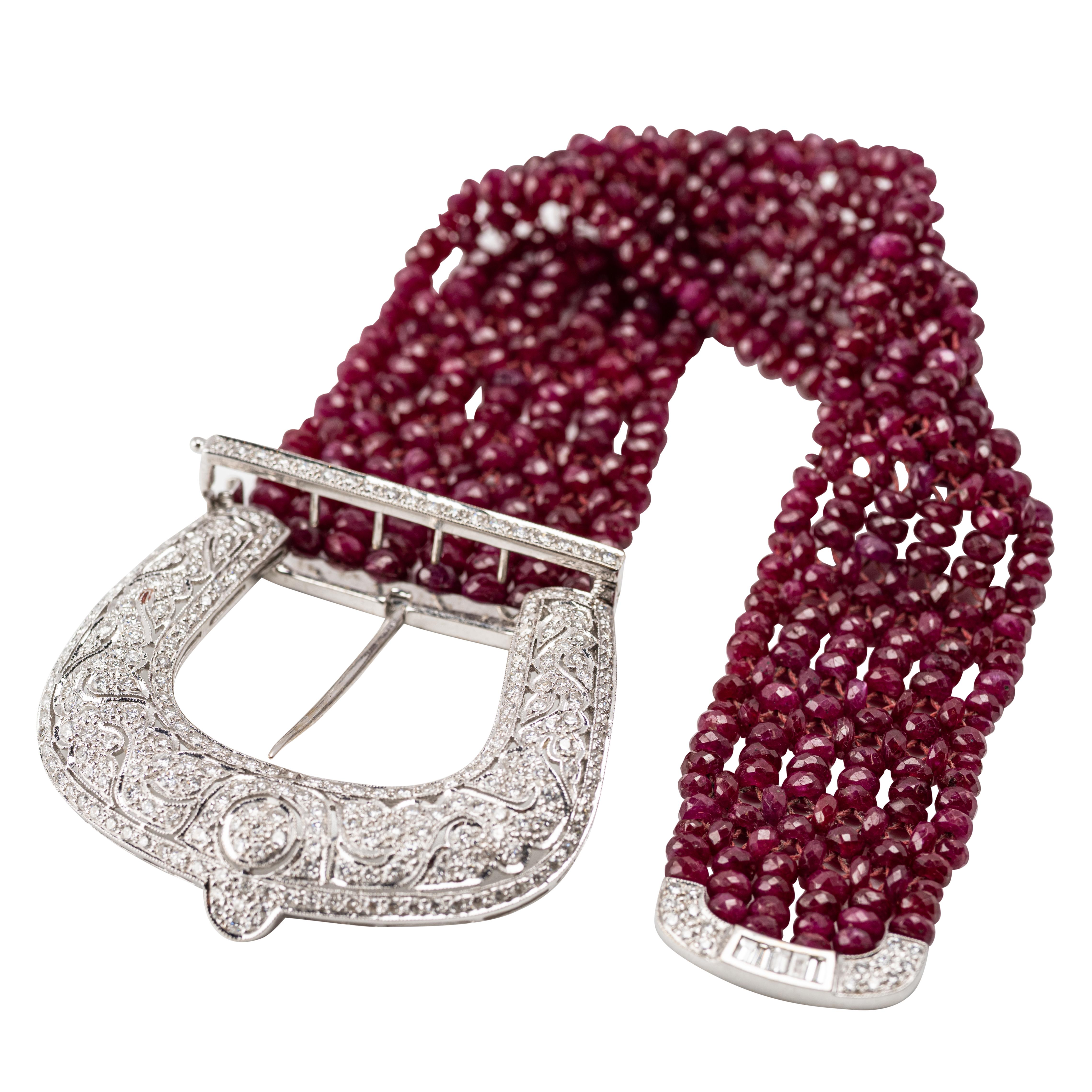 Pulsera de oro blanco de 18 quilates, rubíes y diamantes en Bueno estado para la venta en Palm Beach, FL