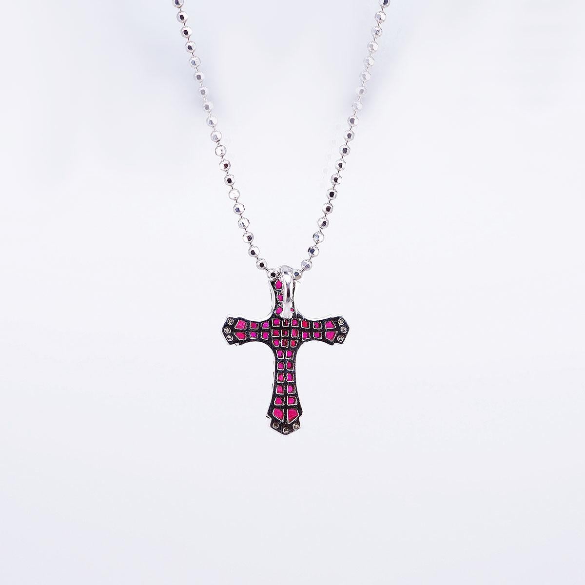Colgante Cruz de Rubíes y Diamantes de Oro Blanco de 18 Quilates Moderno en venta