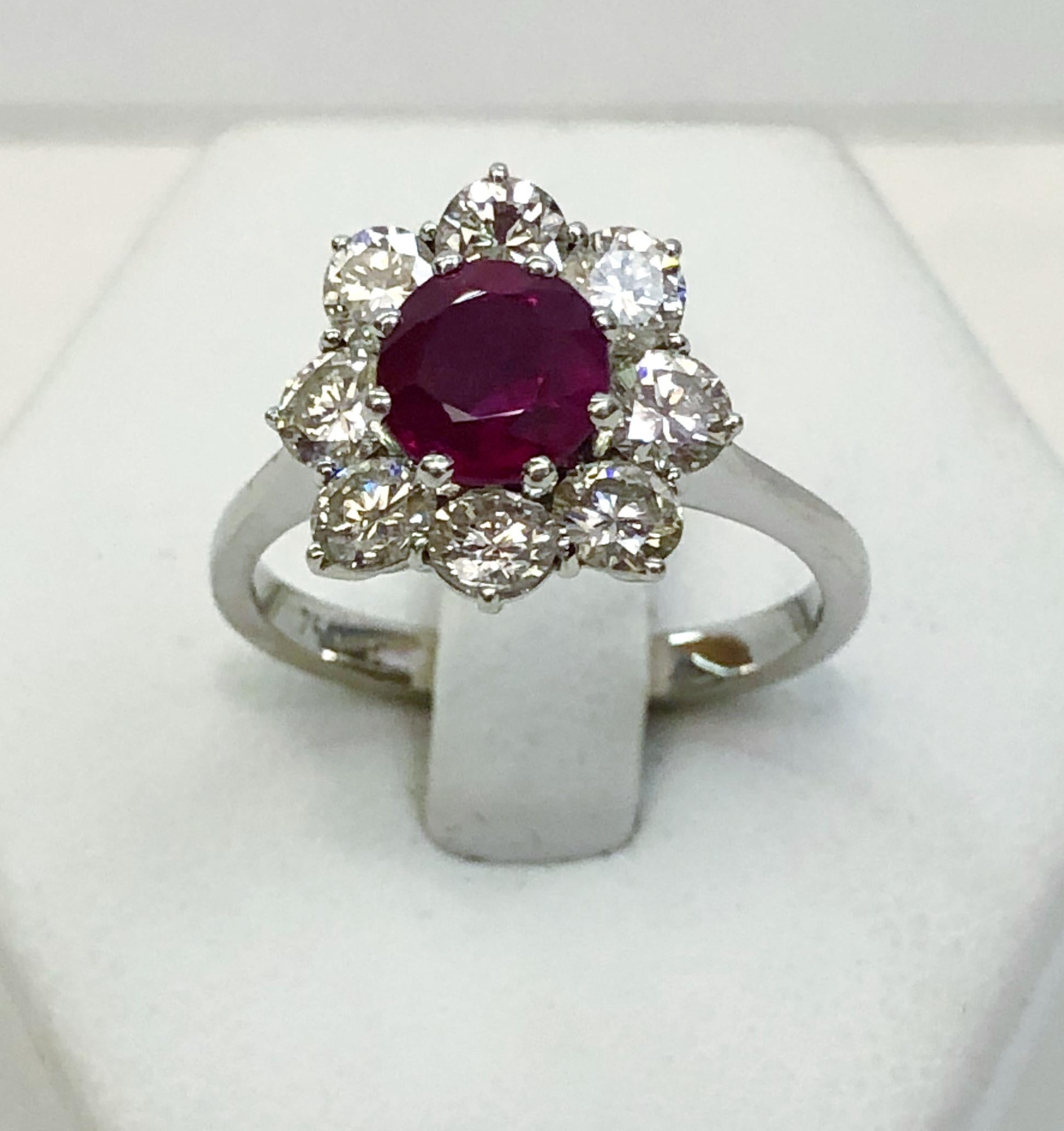 18 karat white gold ring with 1 carat round ruby and 1 carat of brilliant diamonds / Made in Italy 1980s
Ring size US 6