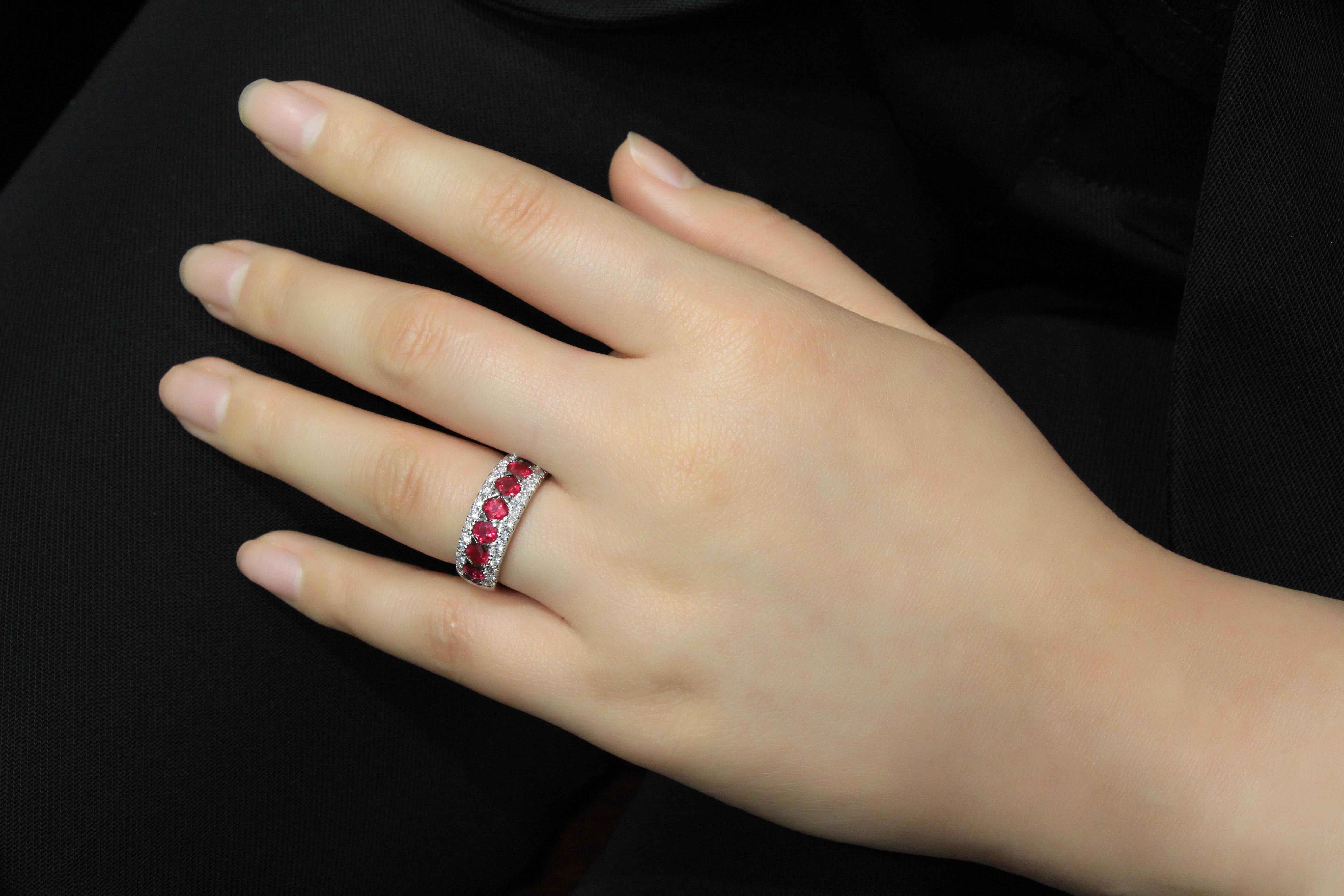 18 Karat White Gold Ruby and Diamond Ring In New Condition For Sale In Macau, MO