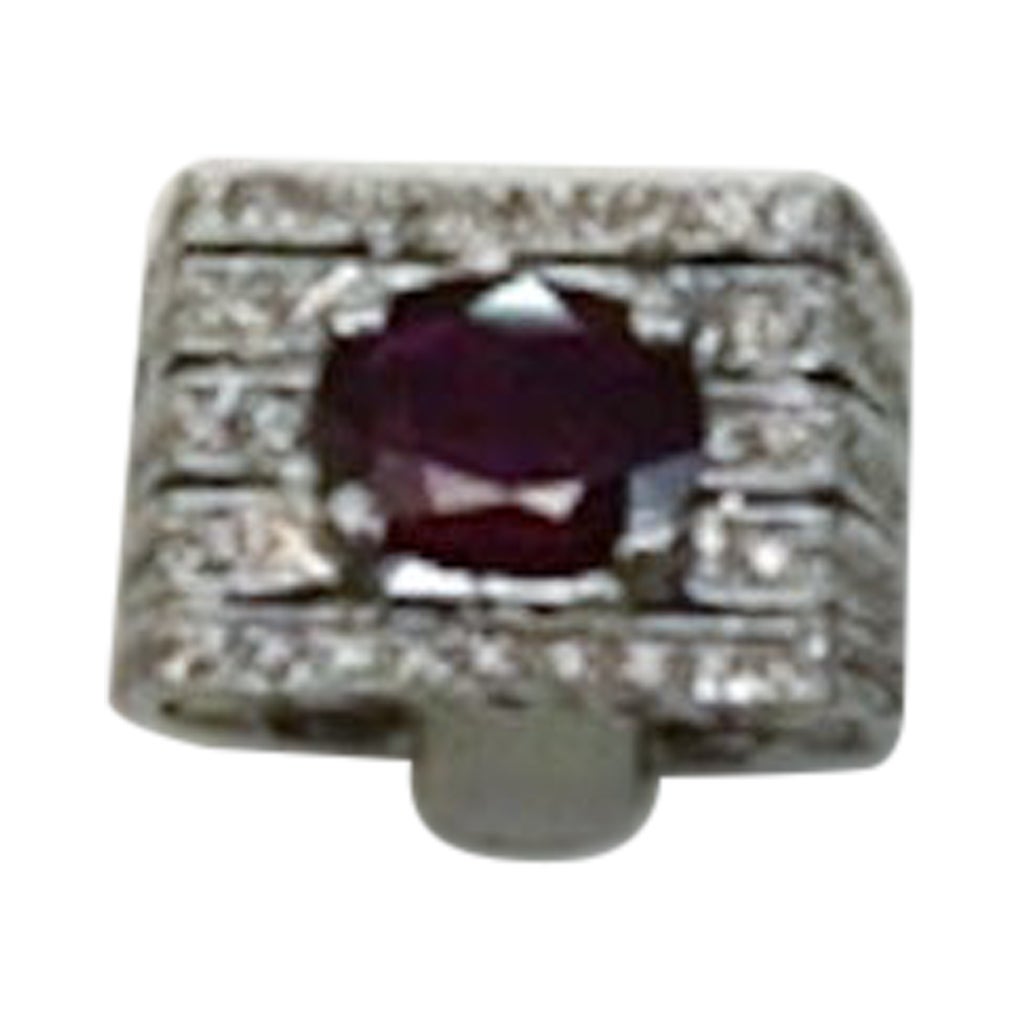 Bague en or blanc 18 carats, rubis et diamants en vente