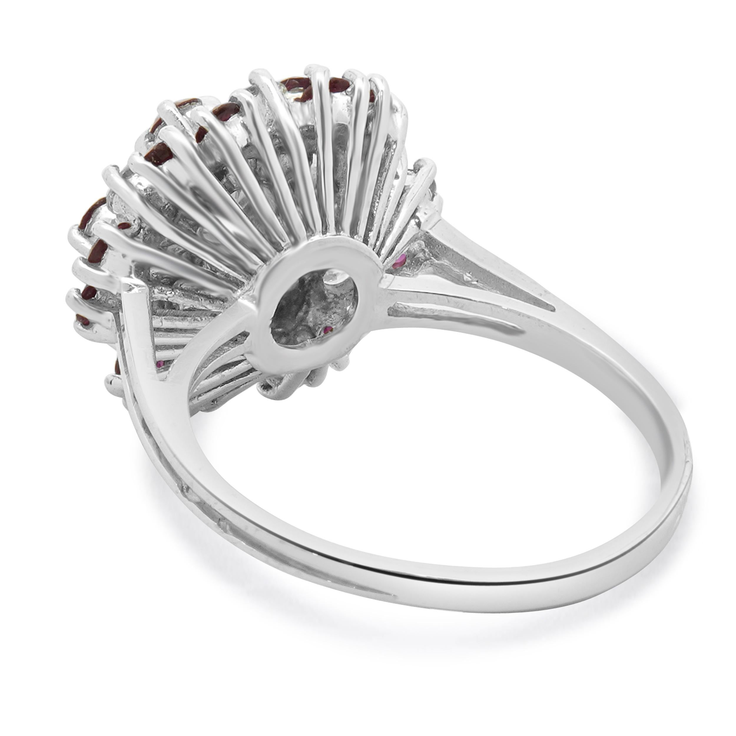Anello Girasole in oro bianco 18 carati con rubino e diamanti In condizioni ottime in vendita a Scottsdale, AZ
