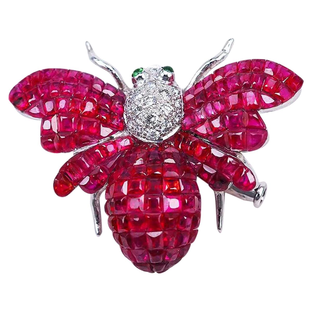 18 Karat White Gold Ruby Bee Brooch