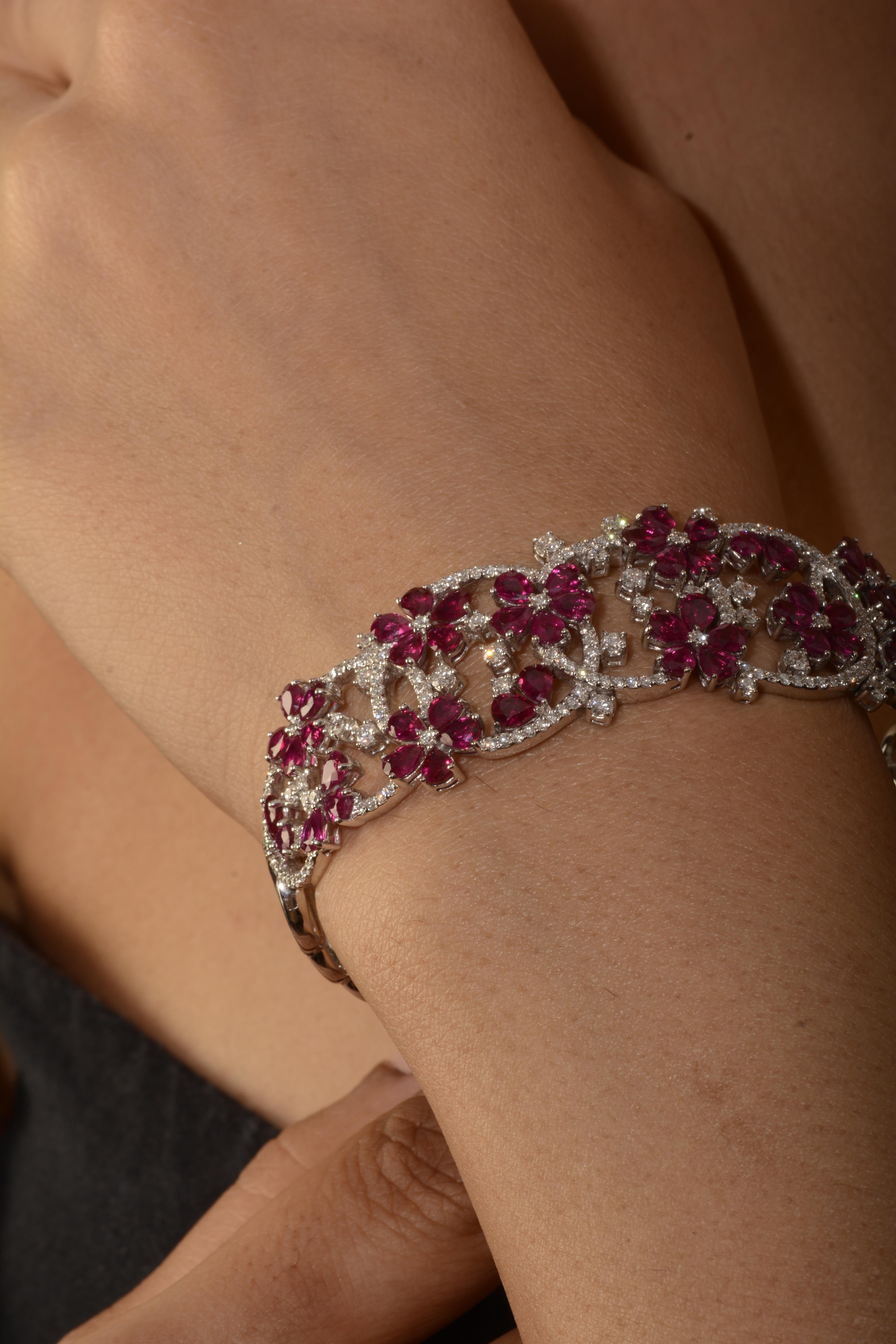 18 Karat White Gold Ruby Diamond Cuff Bracelet In New Condition In Mumbai, IN