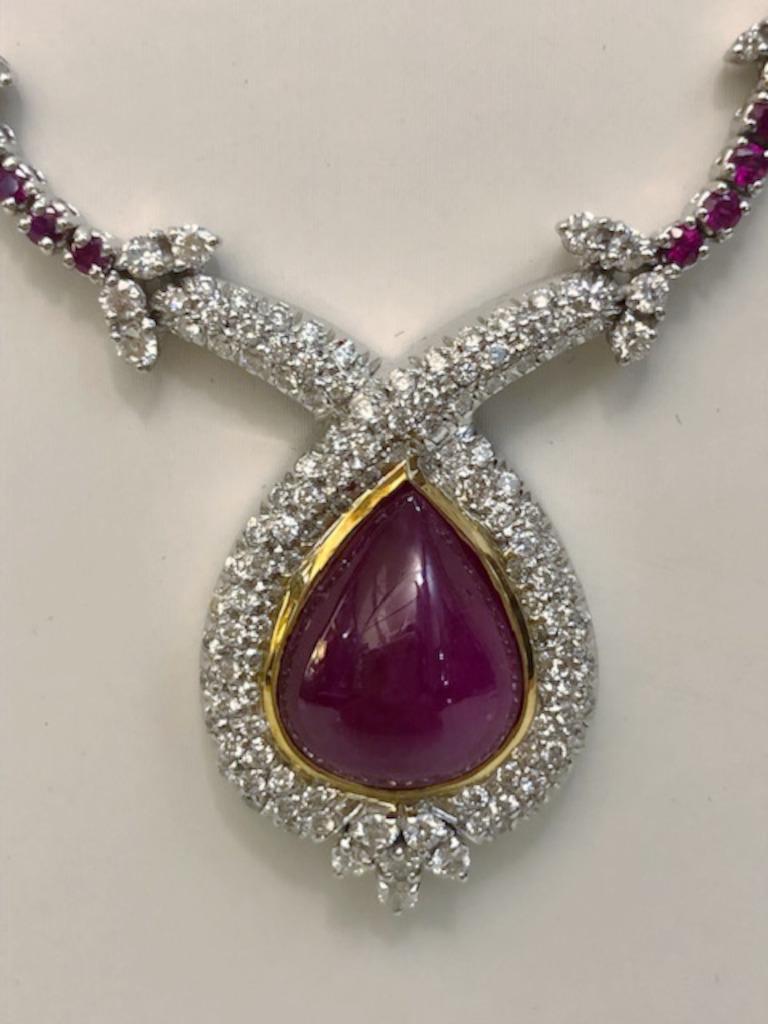 Collier en or blanc 18 carats avec rubis et diamants en vente 2