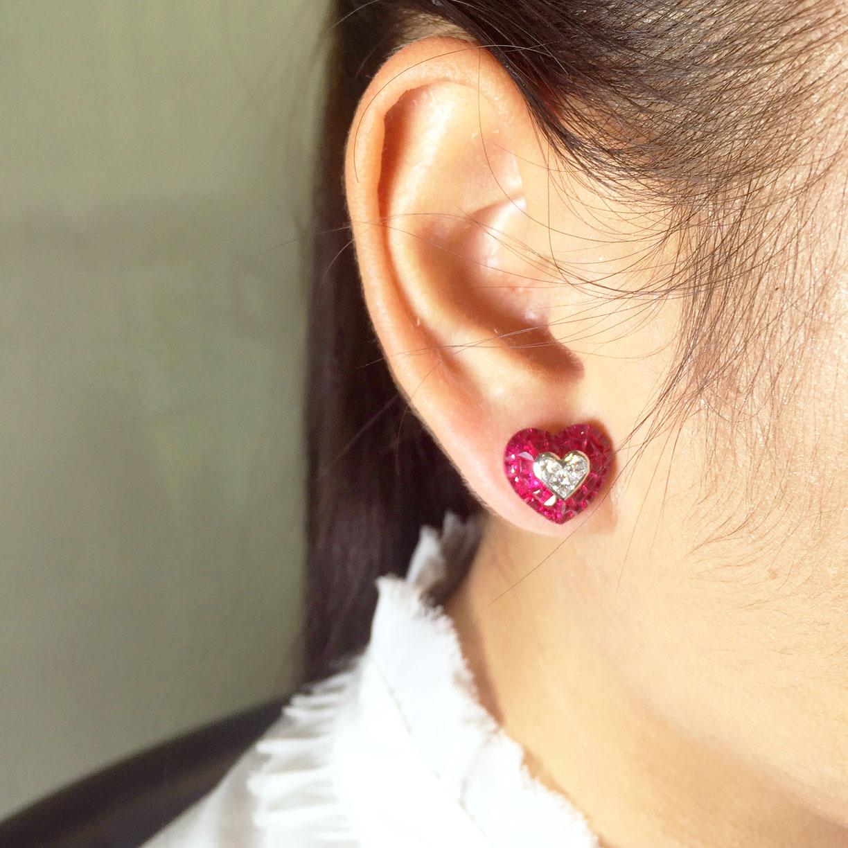 Pendientes Corazón de Rubí de Oro Blanco de 18 Quilates con Diamante en Nuevo estado para la venta en Bangkok, TH