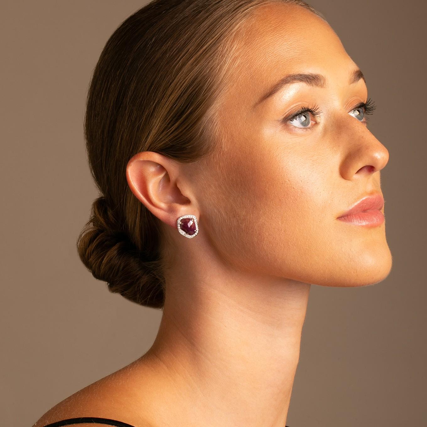Pendientes de oro blanco de 18 quilates con diamantes en forma de rodaja de rubí Contemporáneo en venta