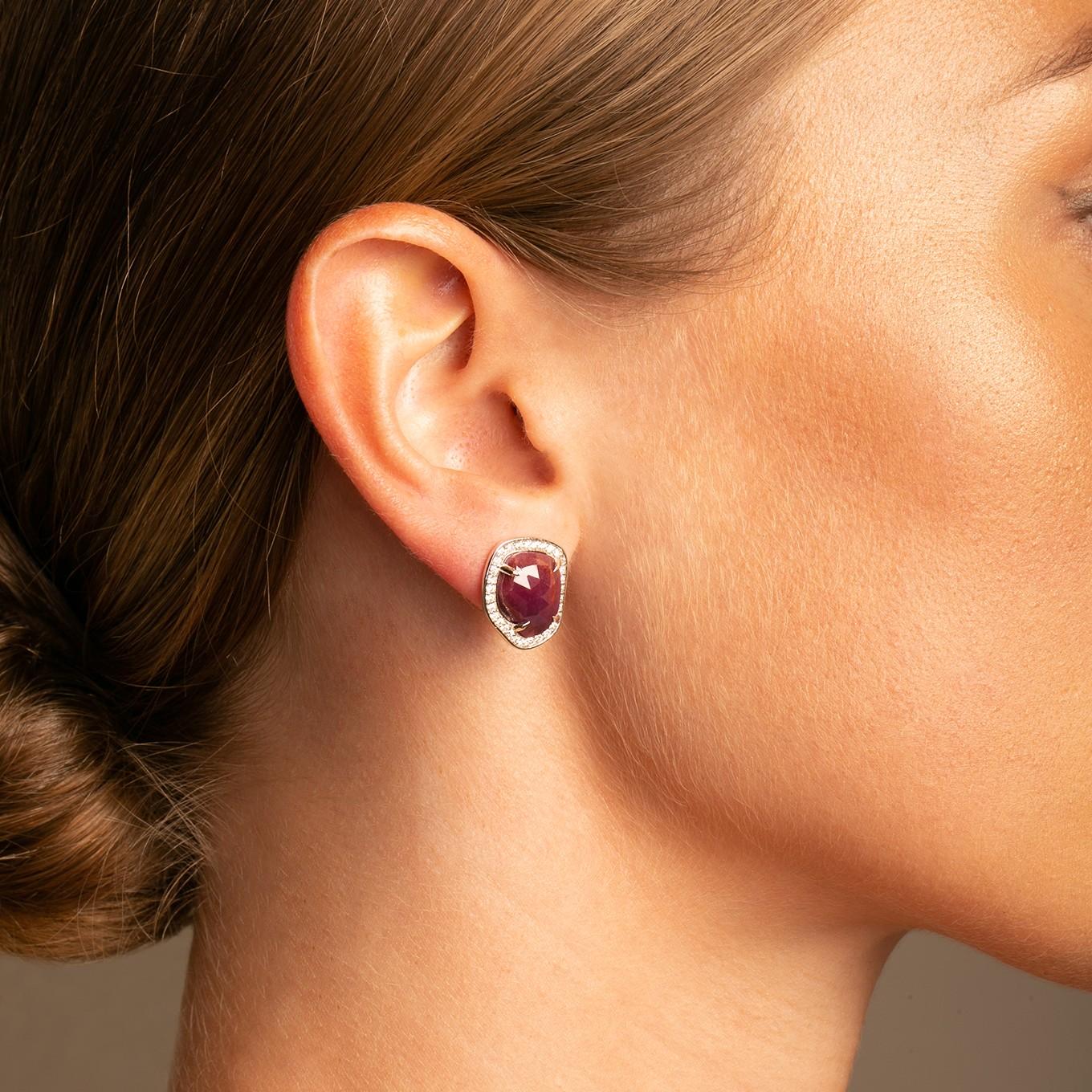 Pendientes de oro blanco de 18 quilates con diamantes en forma de rodaja de rubí en Nuevo estado para la venta en New York City, NY