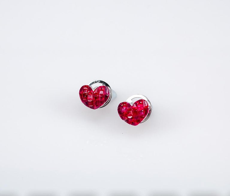 Modern 18 Karat White Gold Ruby Stud Heart Earrings For Sale