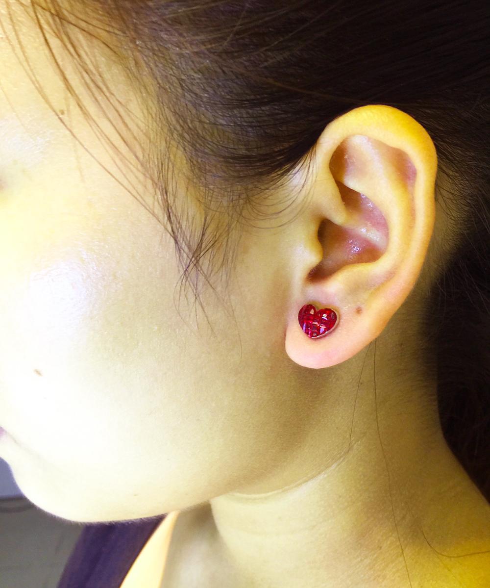 18 Karat White Gold Ruby Stud Small Heart Earrings 5