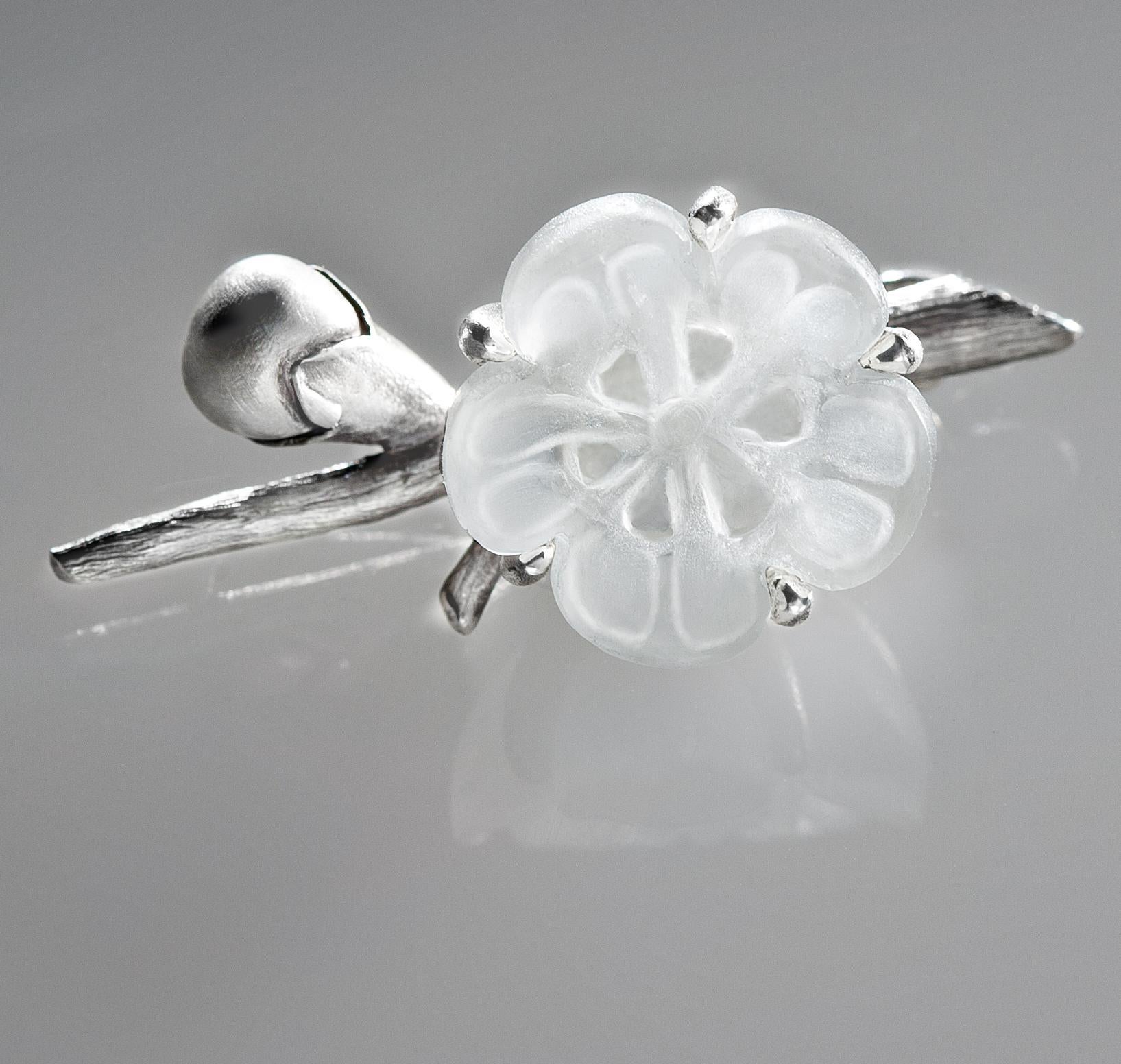 Eighteen Karat White Gold Contemporary Floral Brooch by the Artist with Quartz In New Condition For Sale In Berlin, DE