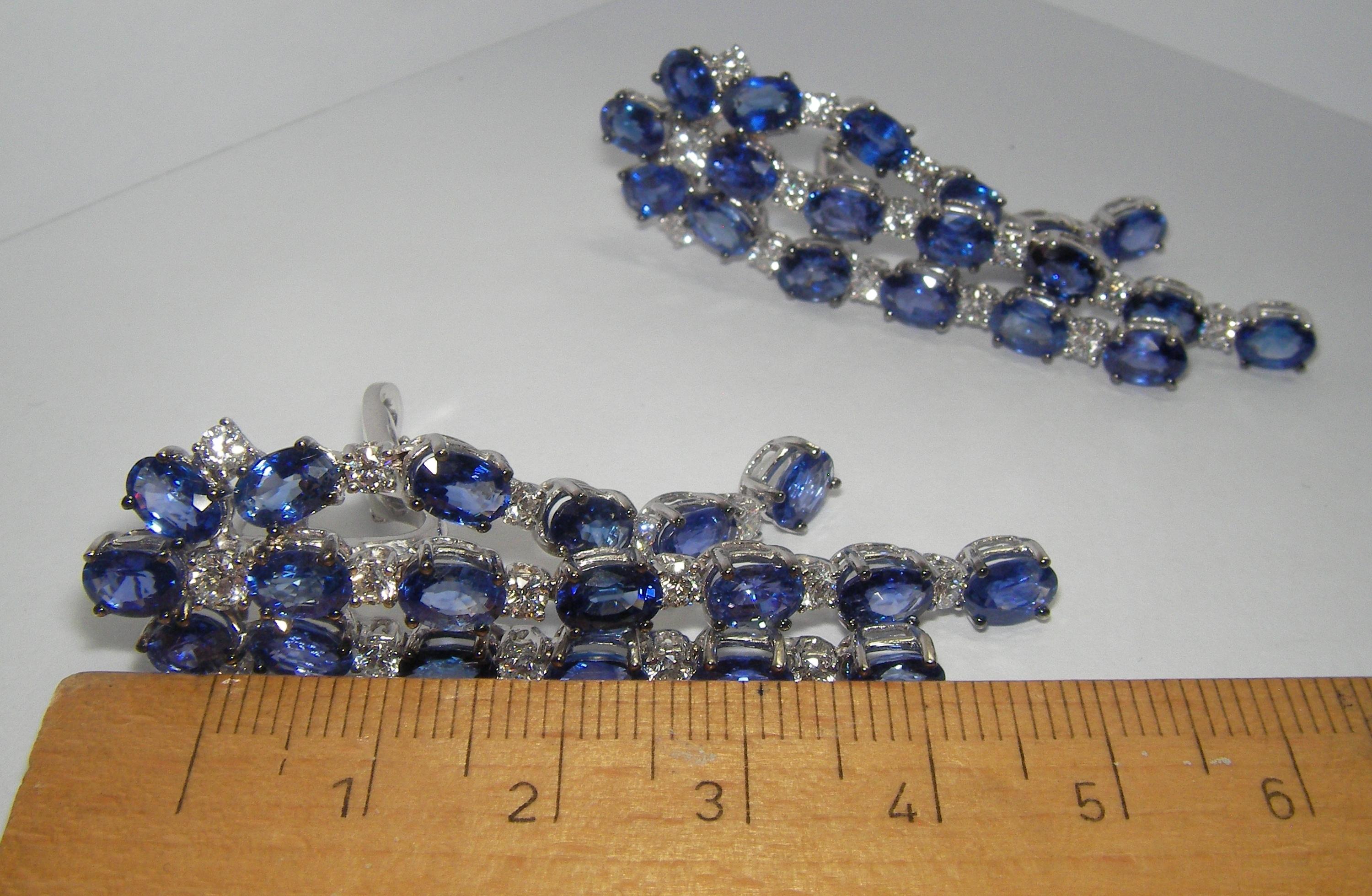 18 Karat White Gold Sapphire and Diamond Dangle Earrings In New Condition In Duesseldorf, DE