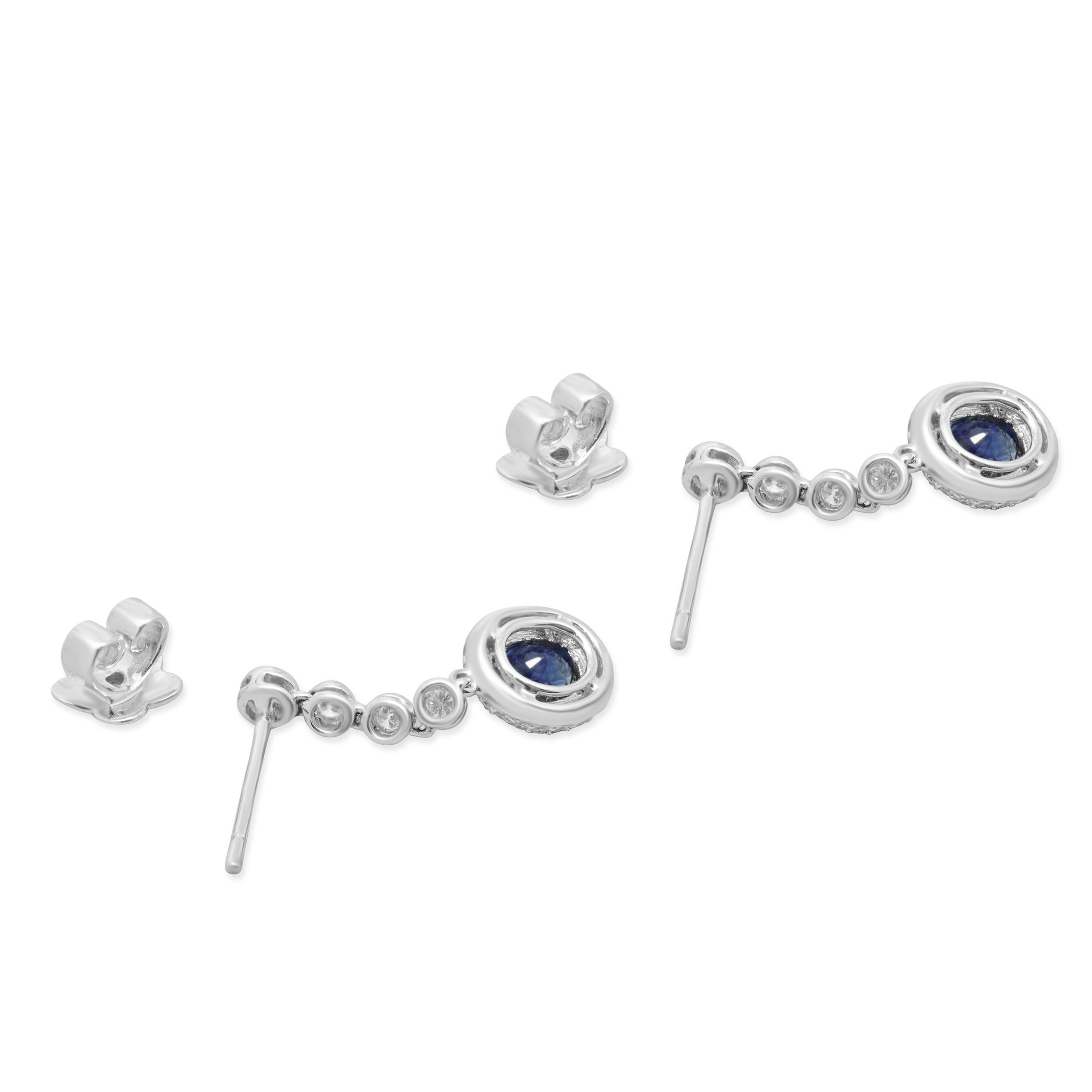 Orecchini a goccia in oro bianco 18 carati con zaffiro e diamante In condizioni ottime in vendita a Scottsdale, AZ