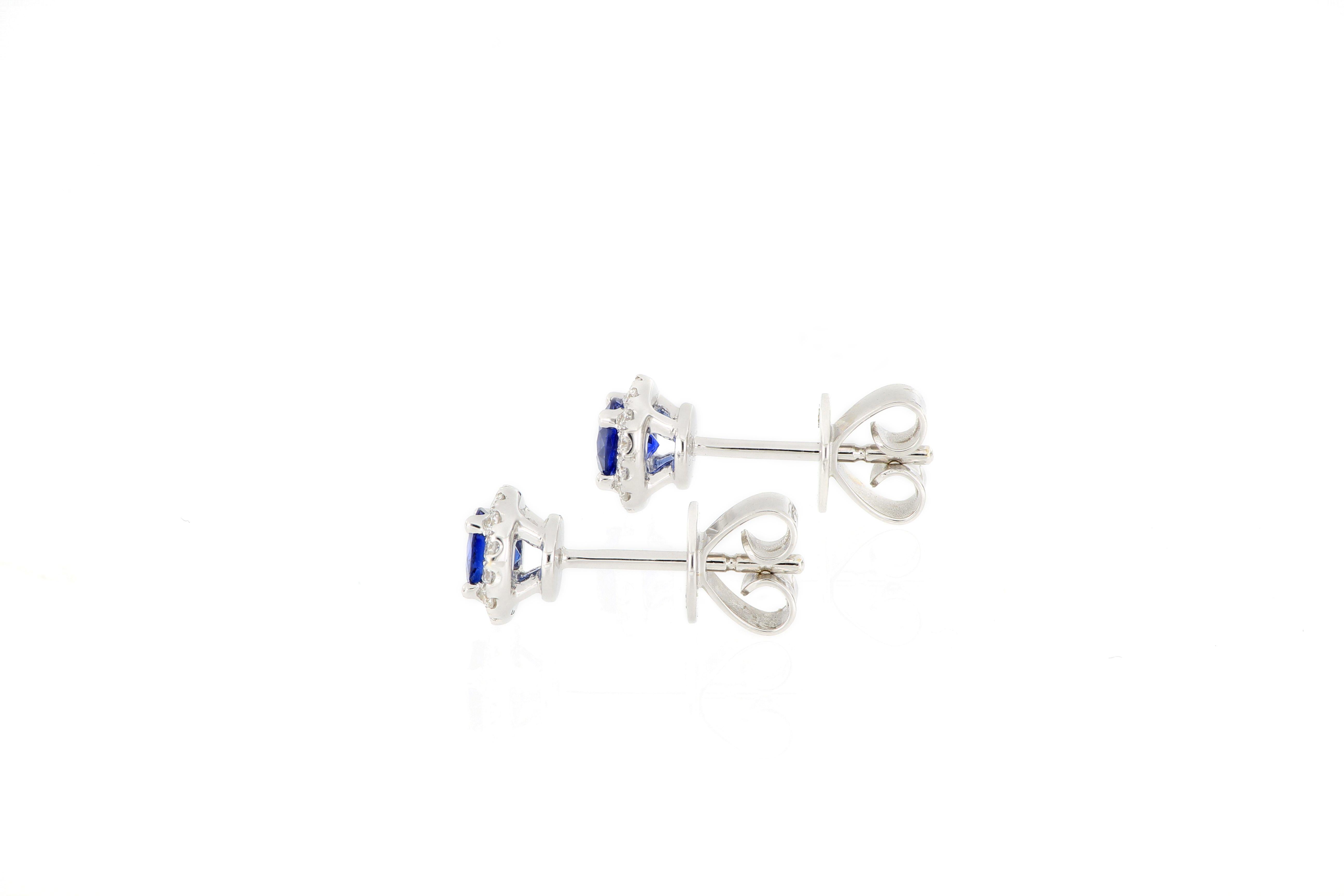 18 Karat White Gold Sapphire and Diamond Earrings In New Condition For Sale In Macau, MO