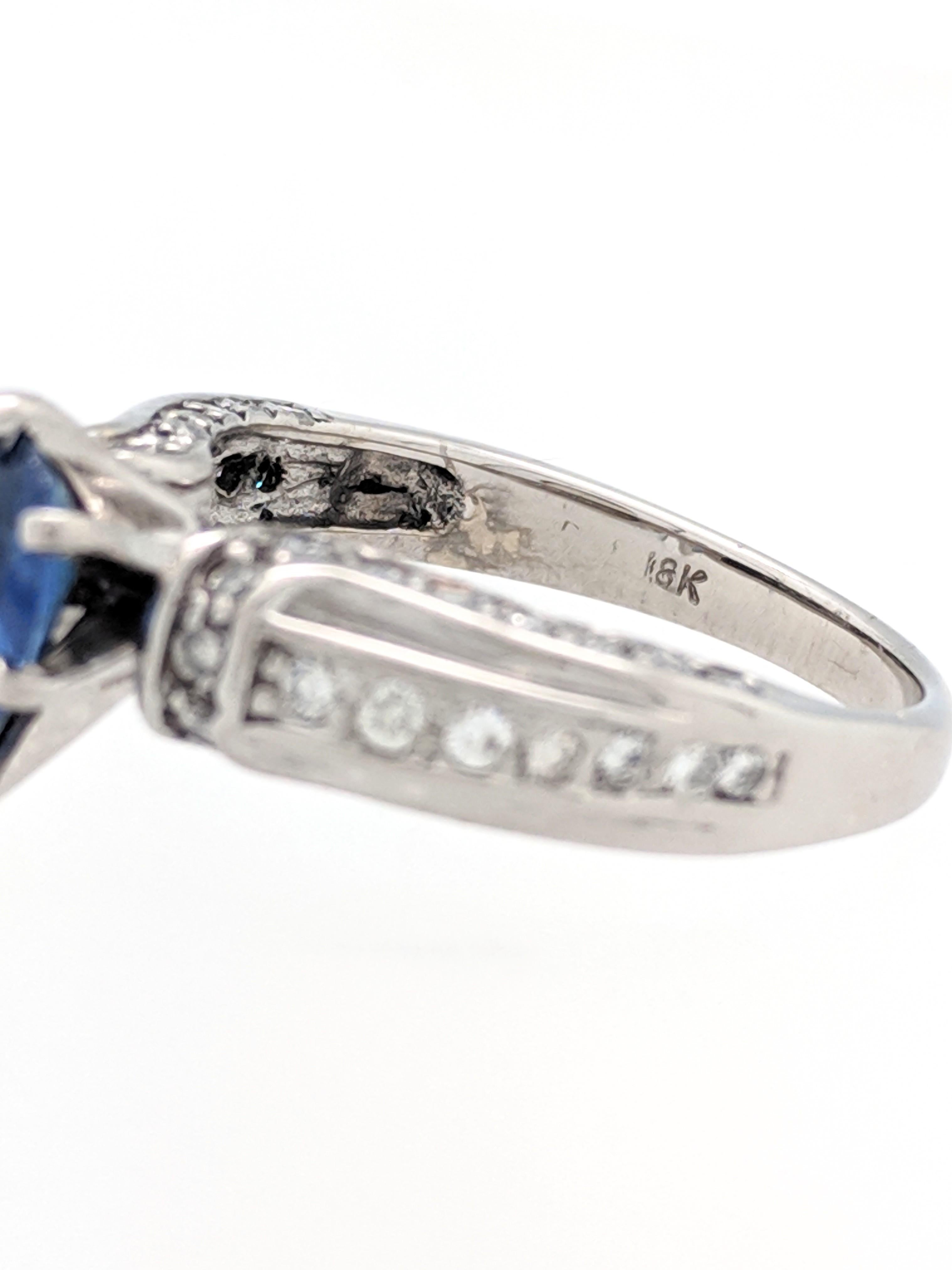 18 Karat White Gold Sapphire and Diamond Ring im Angebot 6