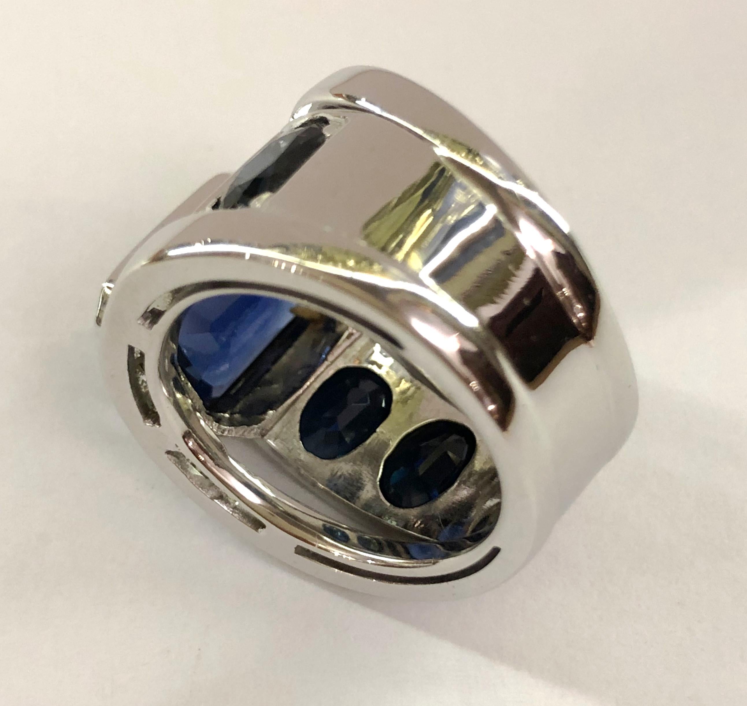 18 Karat White Gold Sapphire and Diamond Ring In Good Condition In Palm Springs, CA