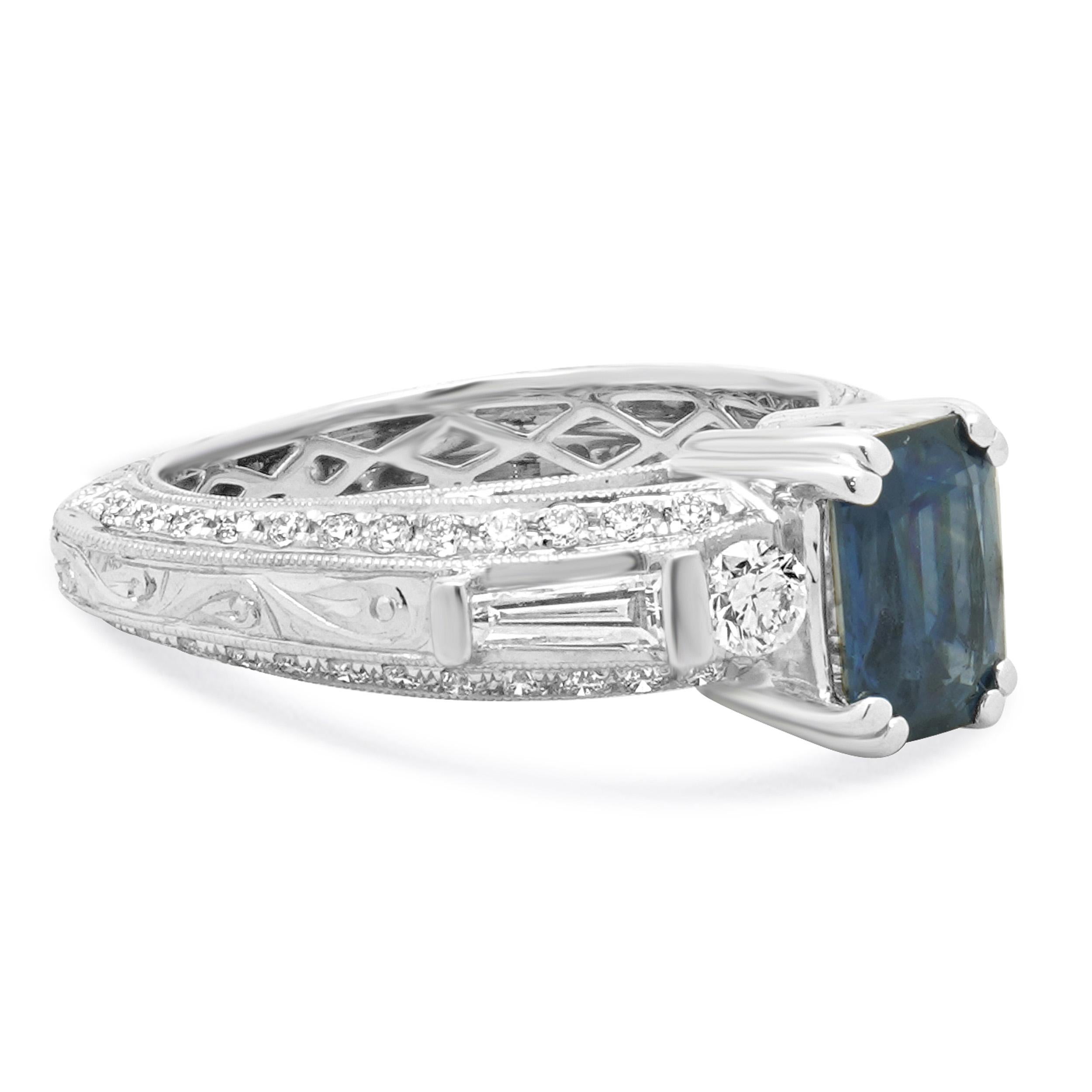 Bague en or blanc 18 carats avec saphirs et diamants Excellent état - En vente à Scottsdale, AZ