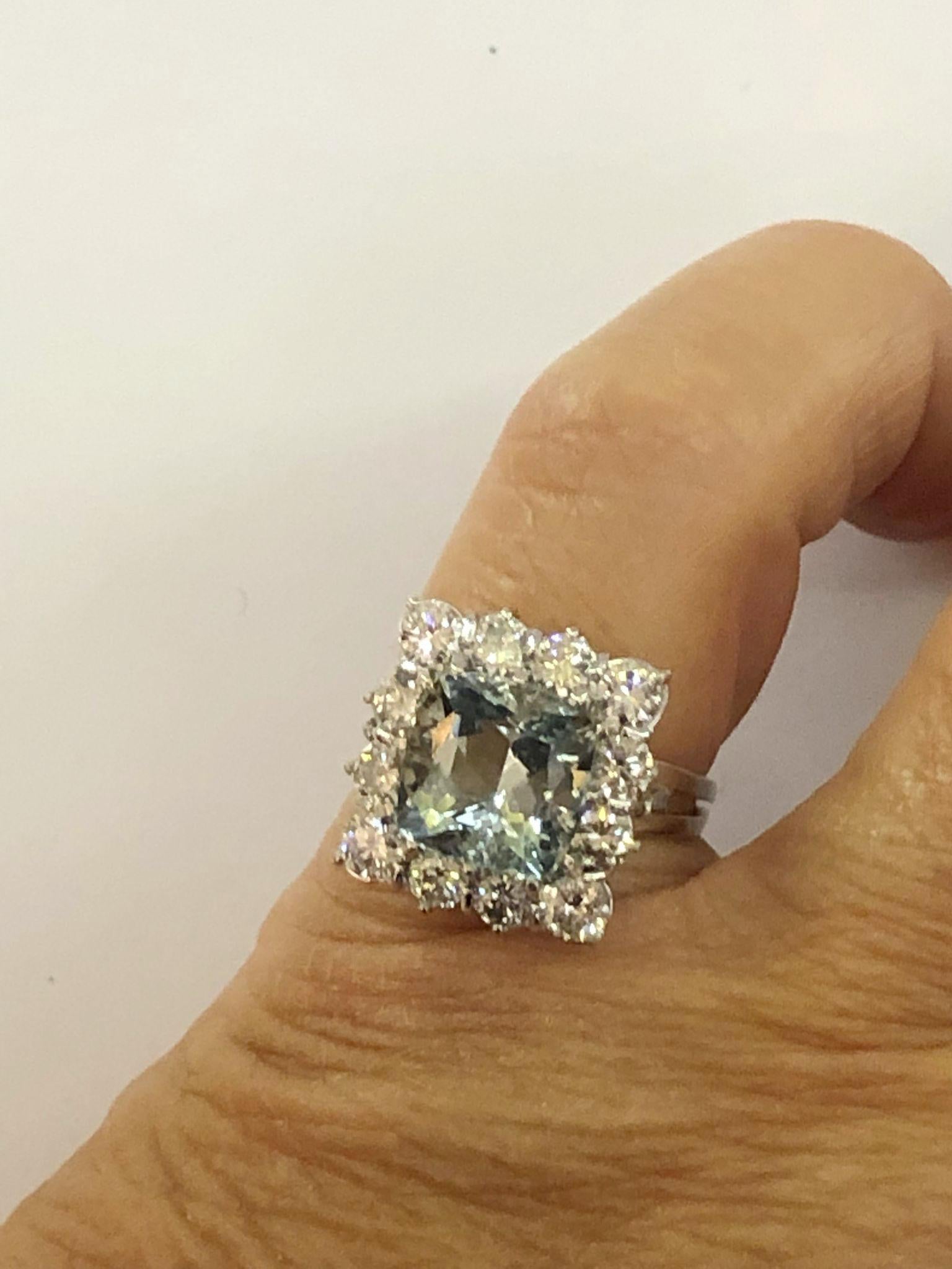 18 Karat White Gold Sapphire and Diamond Ring In Good Condition In Palm Springs, CA
