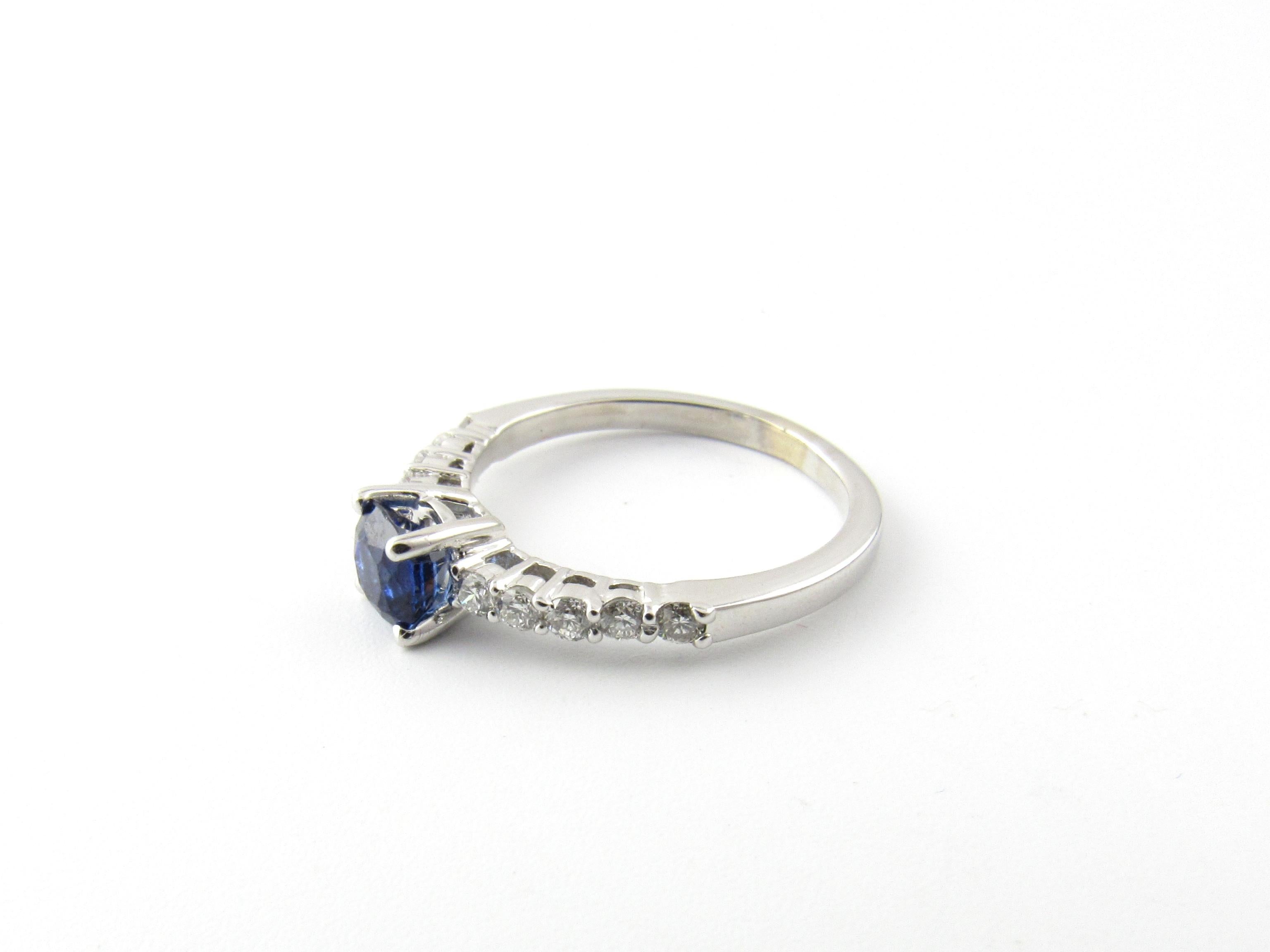 18 Karat White Gold Natural Sapphire and Diamond Ring In Good Condition For Sale In Washington Depot, CT