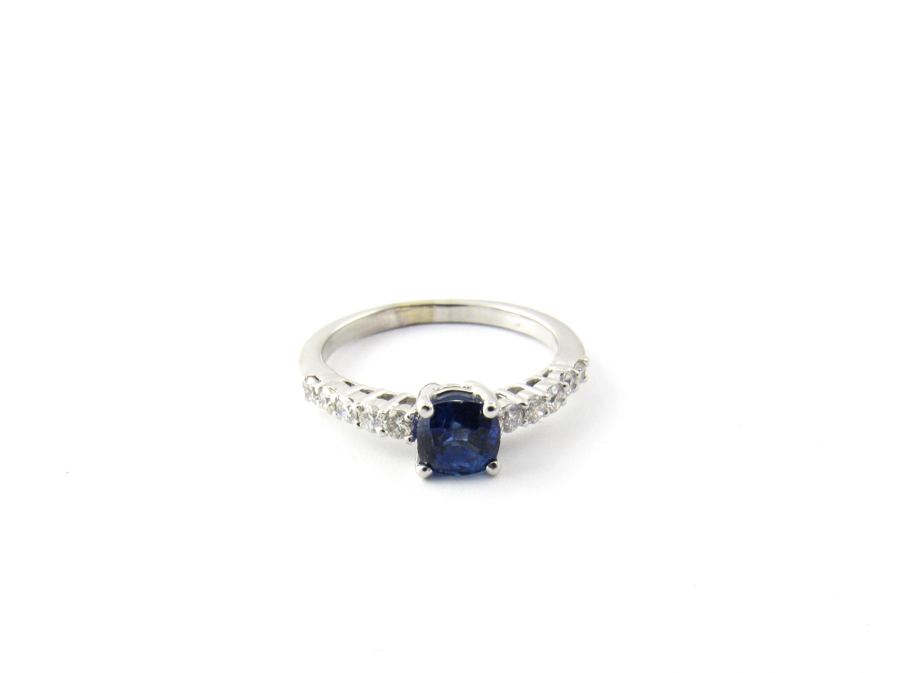 18 Karat White Gold Natural Sapphire and Diamond Ring For Sale 3