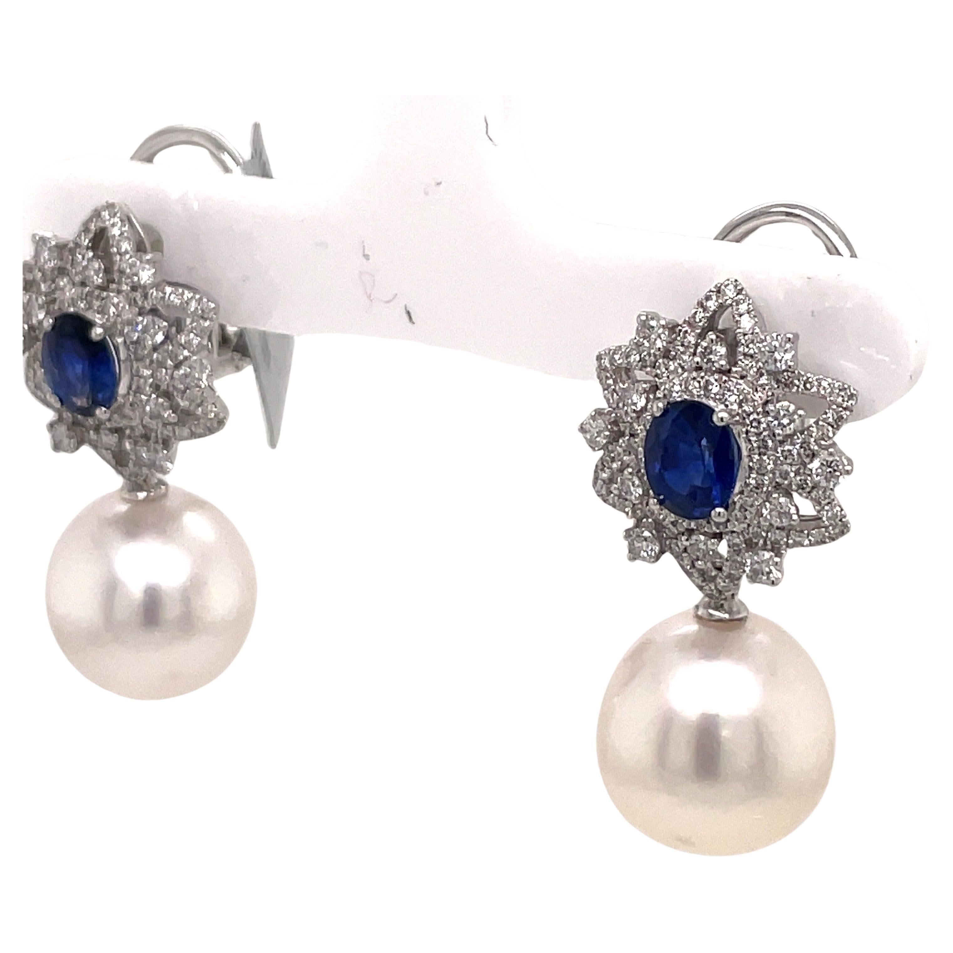 Boucles d'oreilles pendantes jour et nuit en or blanc 18 carats avec saphirs et diamants en forme de fleur de 2,45 carats Pour femmes en vente
