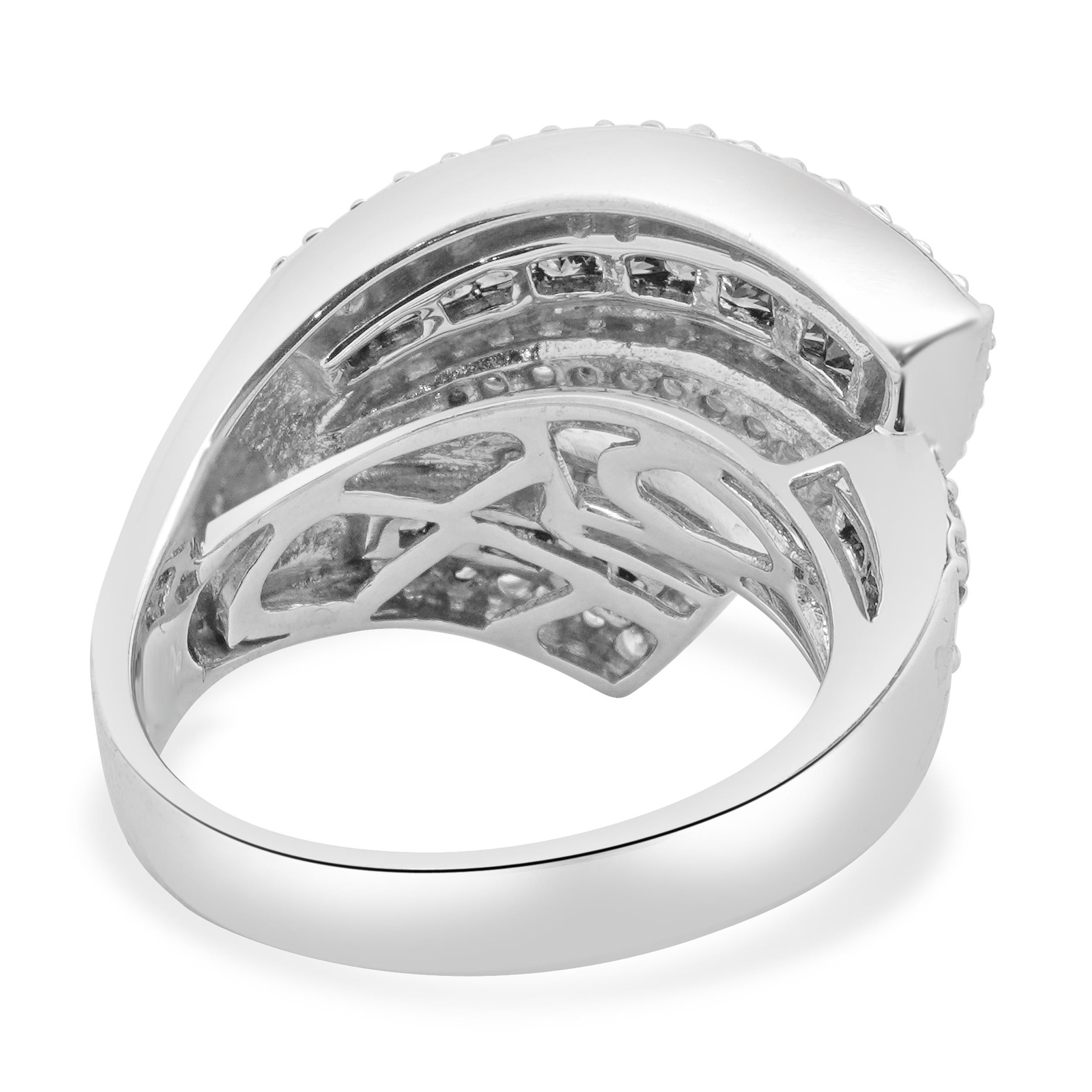 Anillo Onda Zafiro y Diamante Oro Blanco 18 Kilates en Excelente estado para la venta en Scottsdale, AZ