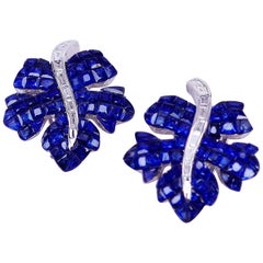 Boucles d'oreilles feuille d'érable en or blanc 18 carats, saphir et saphir