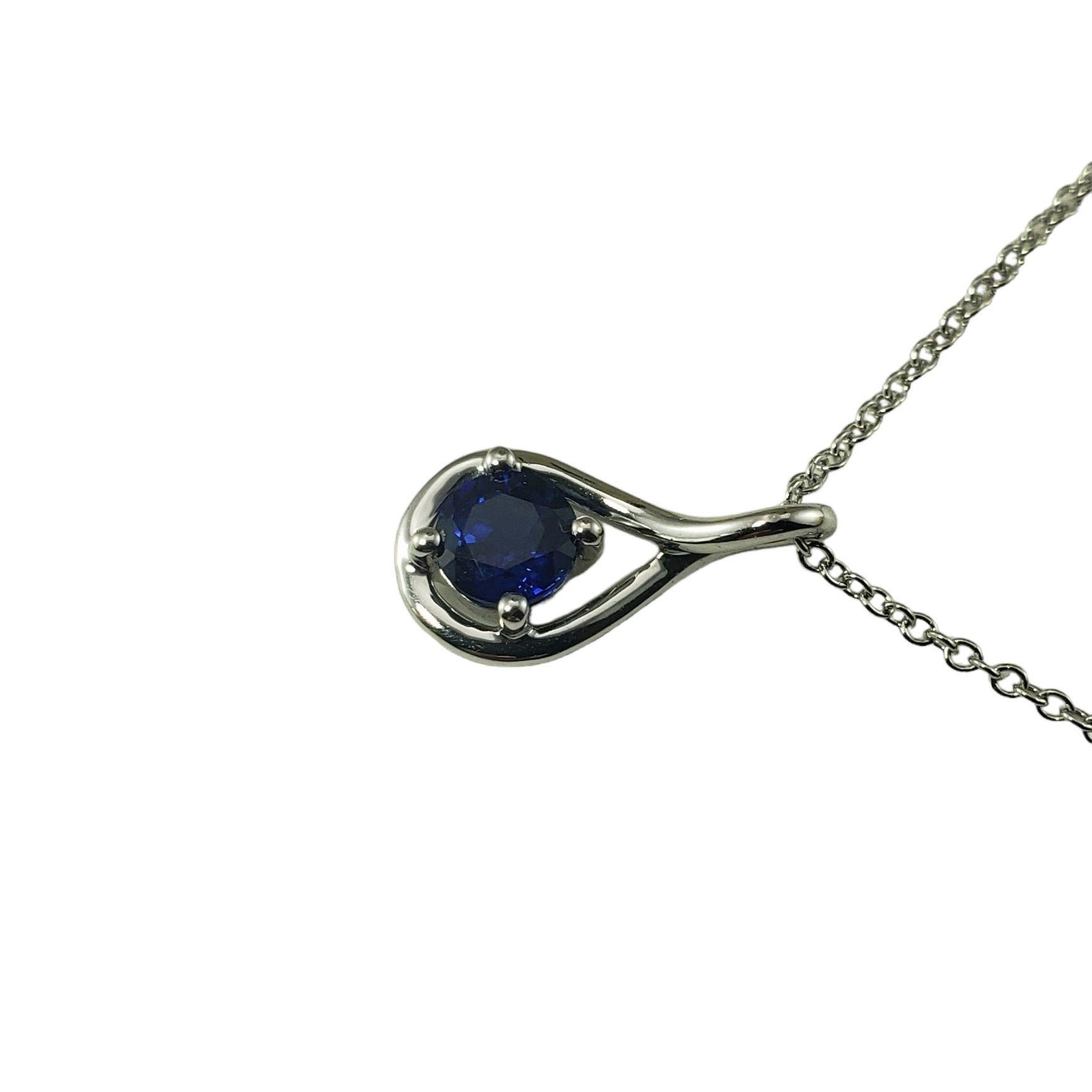 18 Karat White Gold Sapphire Pendant Necklace #15075 In Good Condition For Sale In Washington Depot, CT