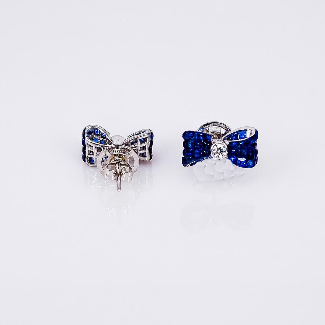 18 Karat White Gold Sapphire Stud Invisible Ribbon Earrings In New Condition In Bangkok, TH