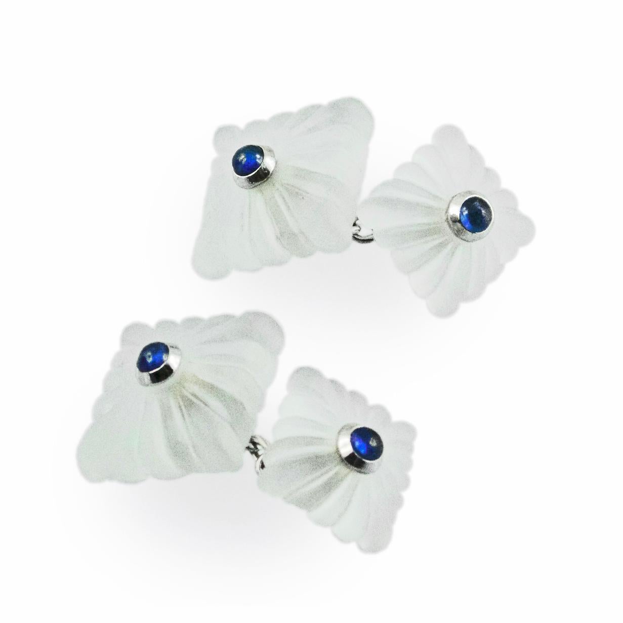 This timeless pair of cufflinks is entirely made of frosted rock crystal and features a squared front face with the traditional “fesonato” texture. The toggle is identical but smaller. Both elements are adorned in the center with a cabochon
